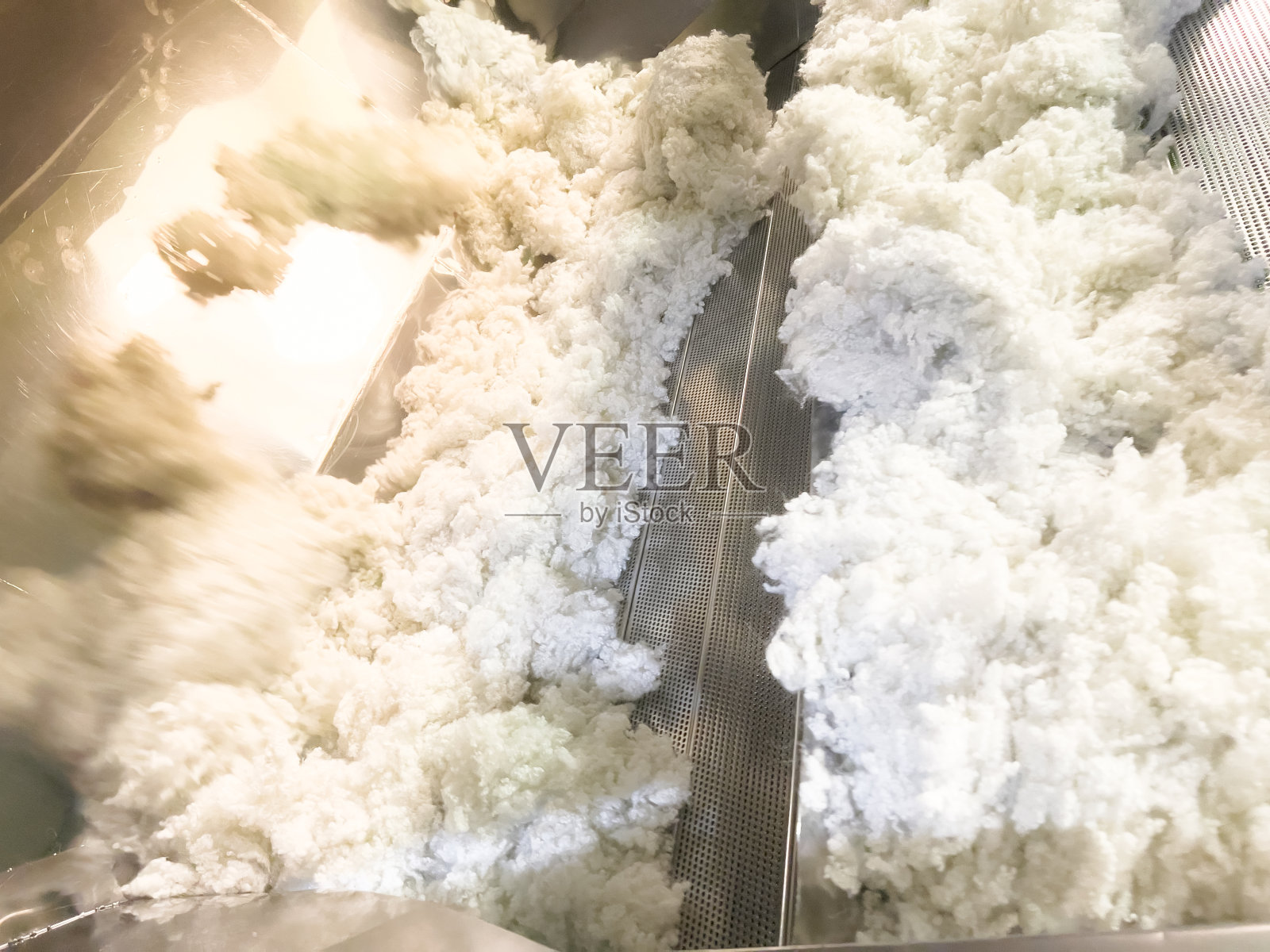 液化天然气站的液化天然气管道和阀门照片摄影图片