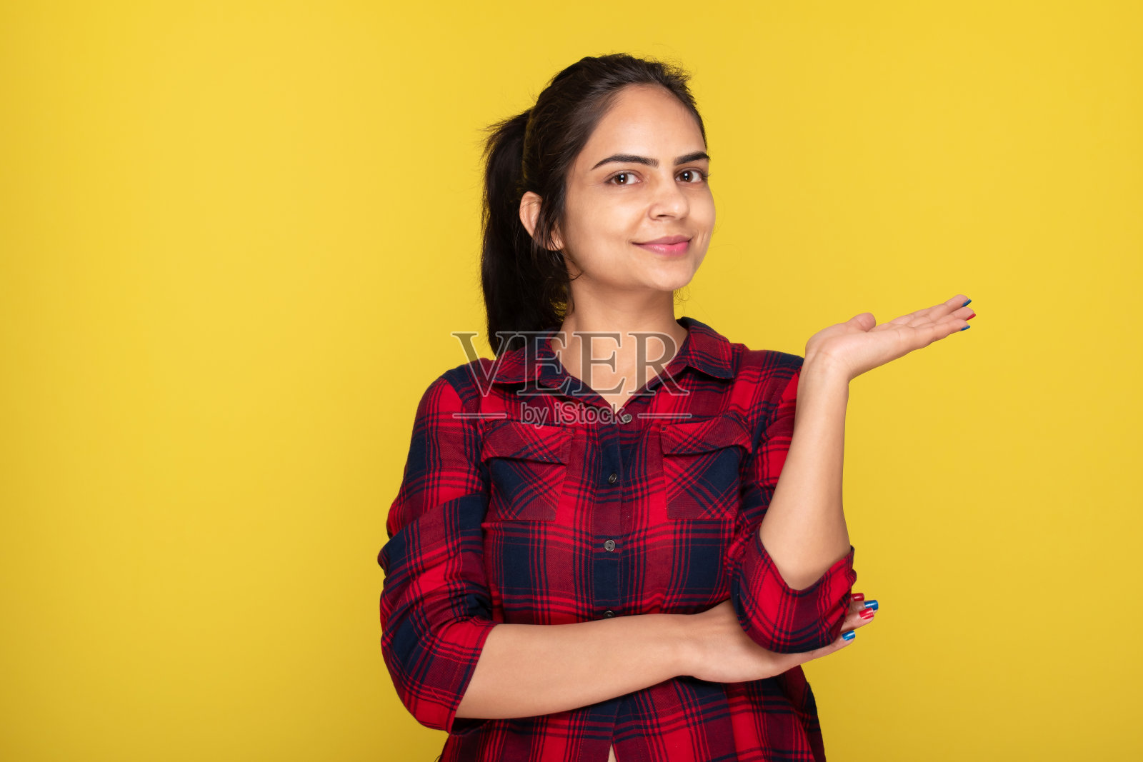 一个年轻女人的肖像照片摄影图片