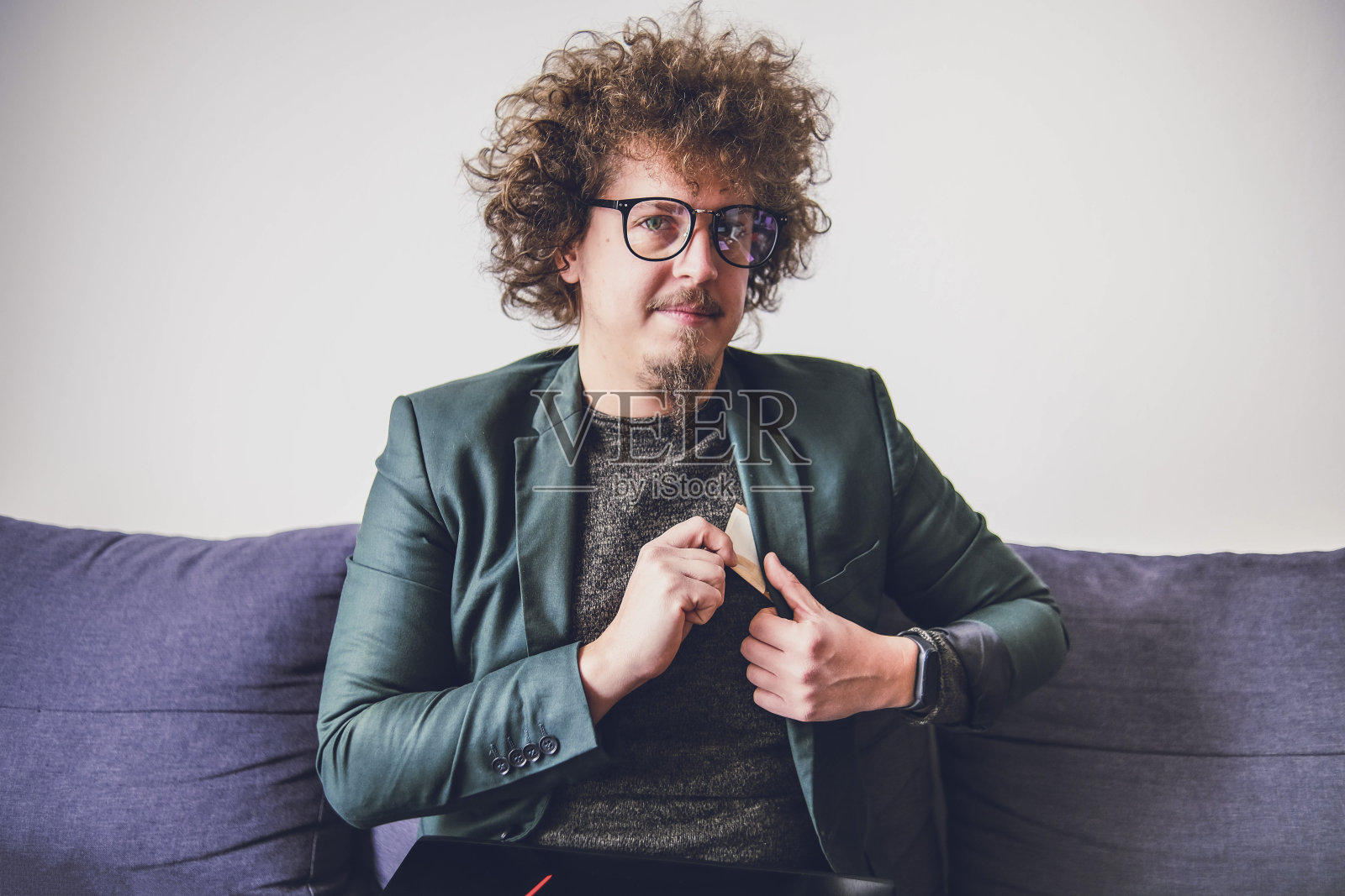 加密货币专家的肖像照片摄影图片