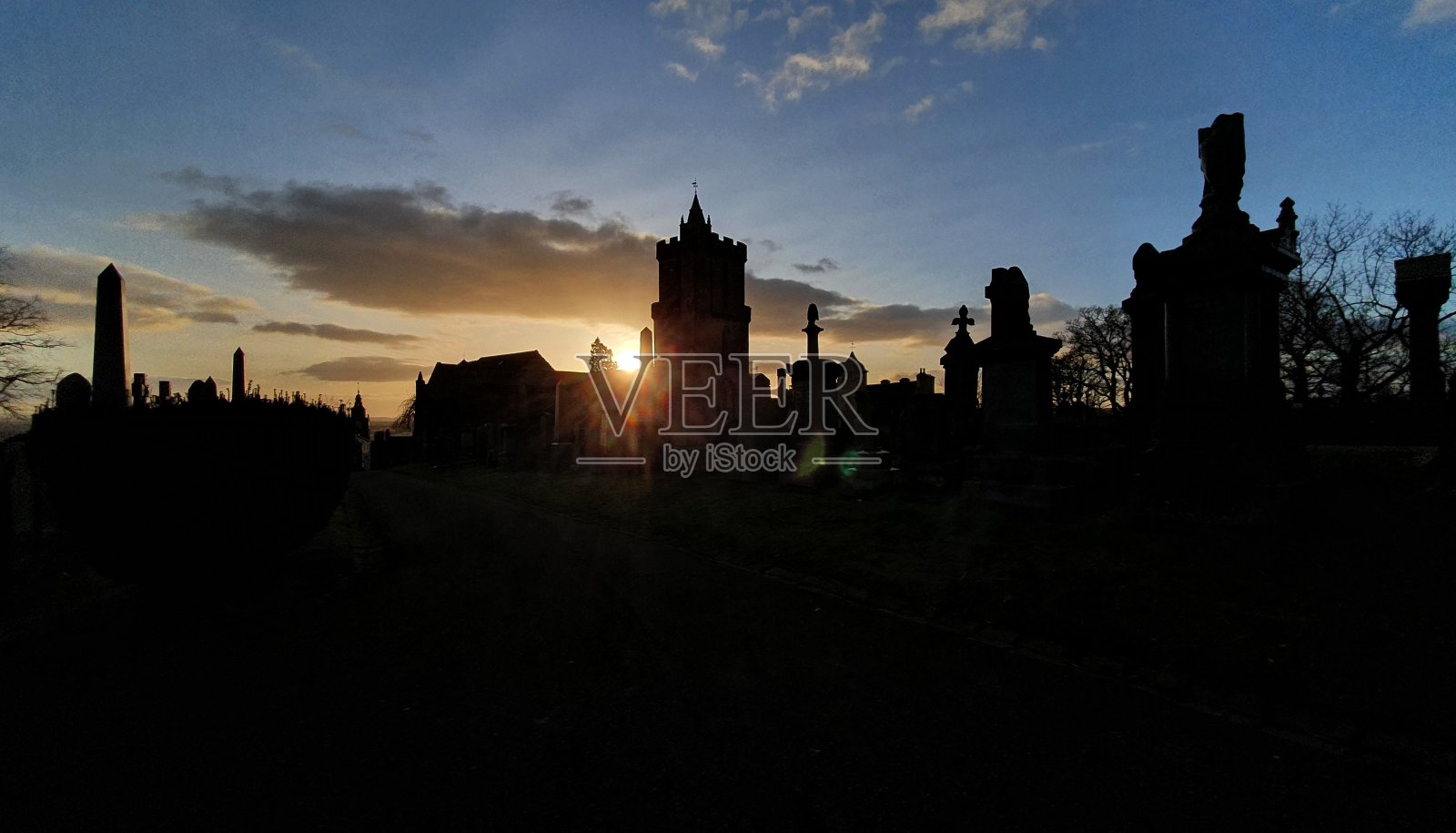 公墓日出时照片摄影图片