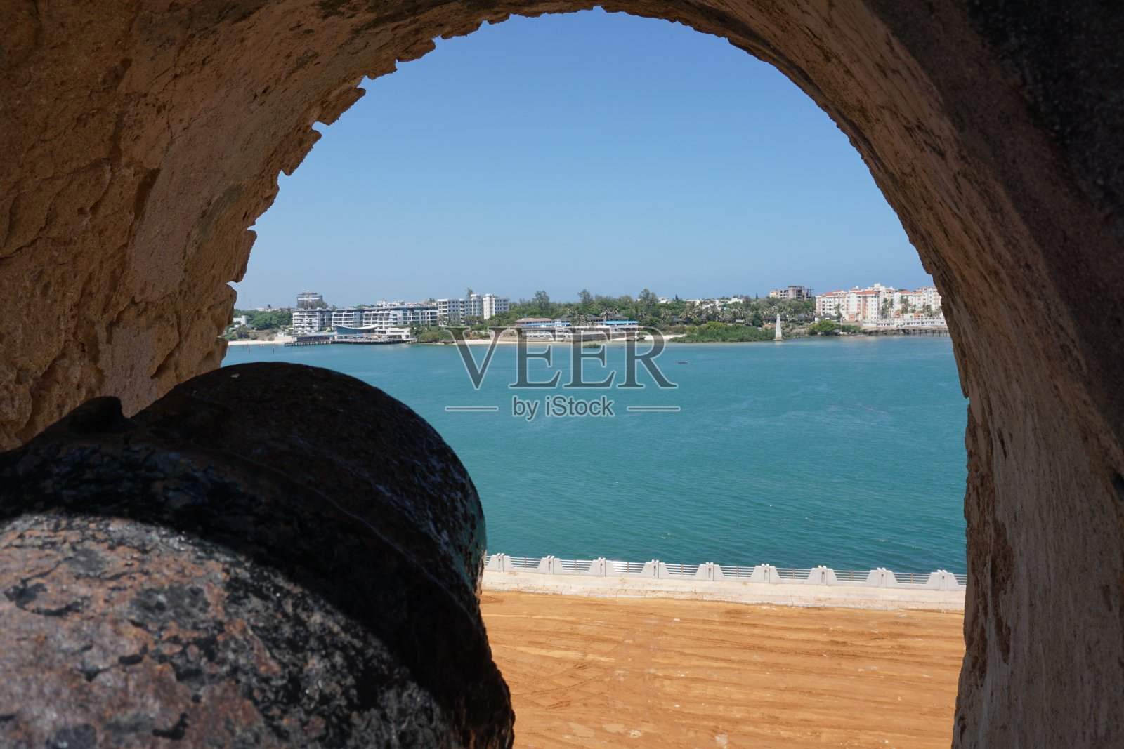 蒙巴萨耶稣堡的大炮漏洞照片摄影图片