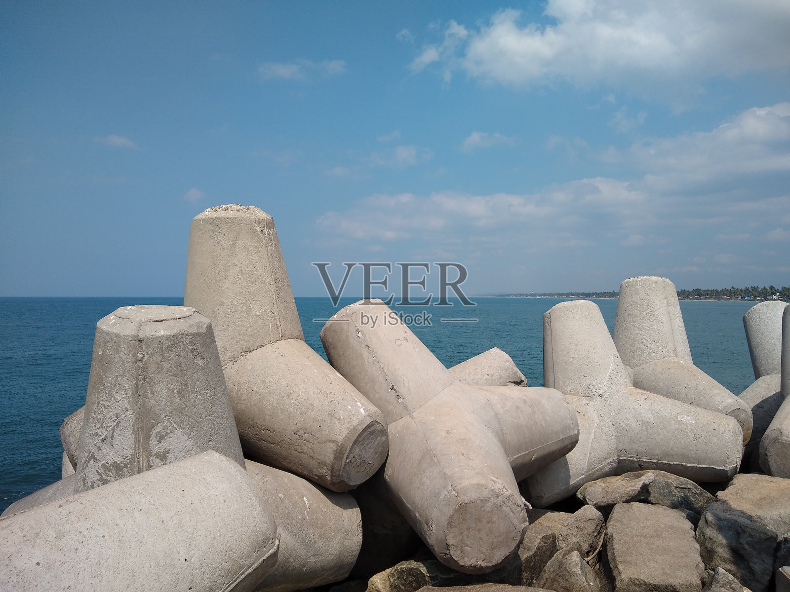 混凝土四足动物，Muthala pozhi海港，Thiruvananthapuram，喀拉拉邦，海景照片摄影图片