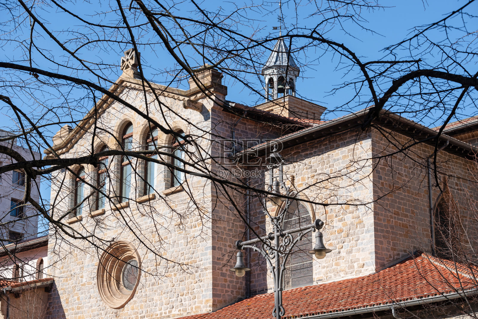 潘普洛纳圣尼古拉教堂的正面照片摄影图片