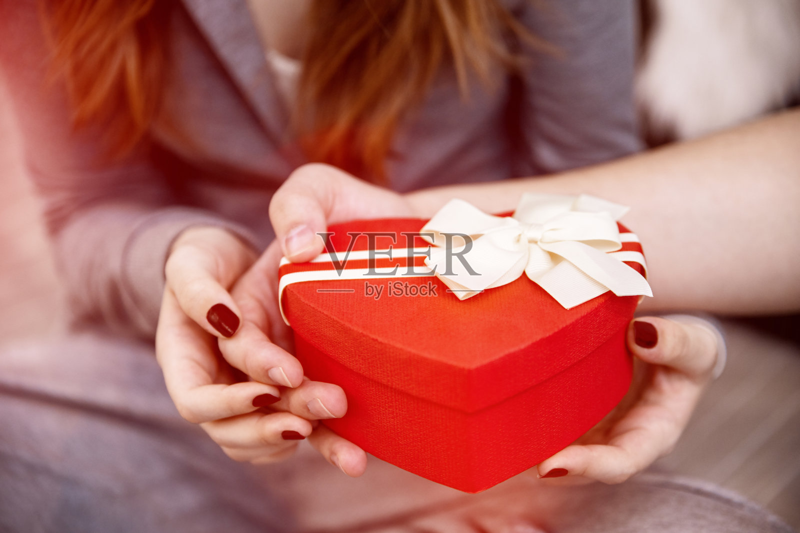 特别约会的浪漫礼物照片摄影图片