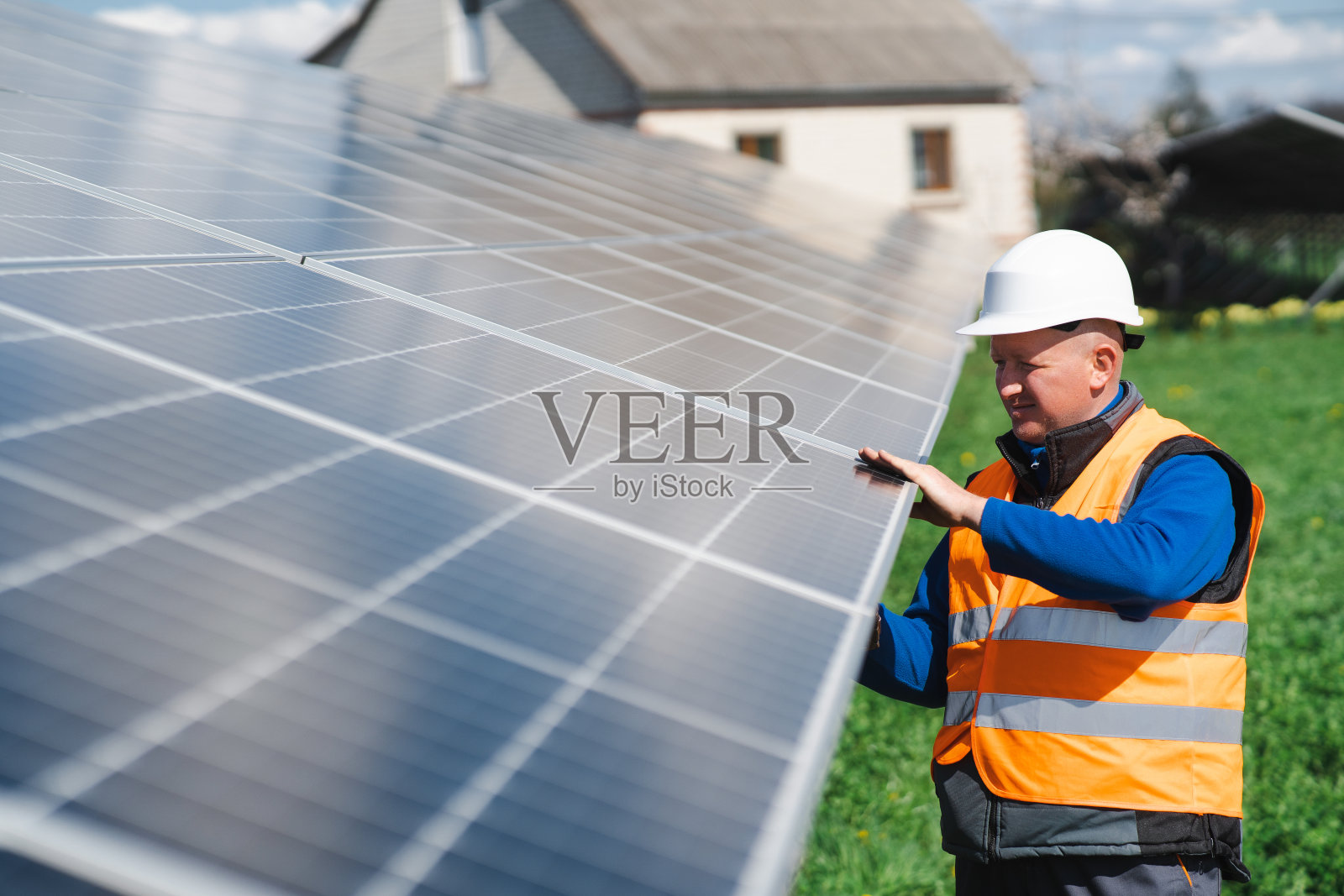 太阳能电池板发电系统清洁能源的工程检测和预防照片摄影图片