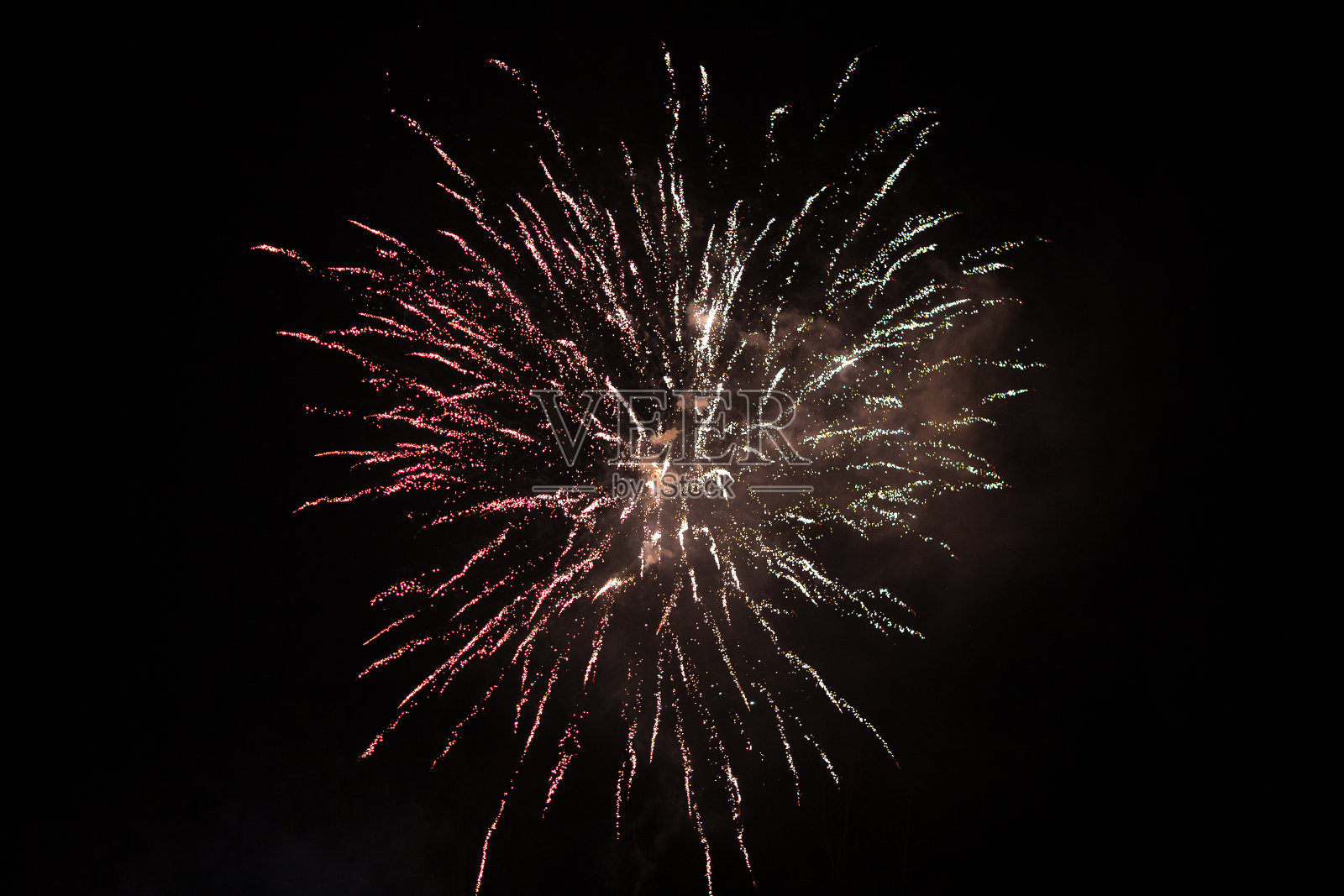 黑色背景的烟火照片摄影图片