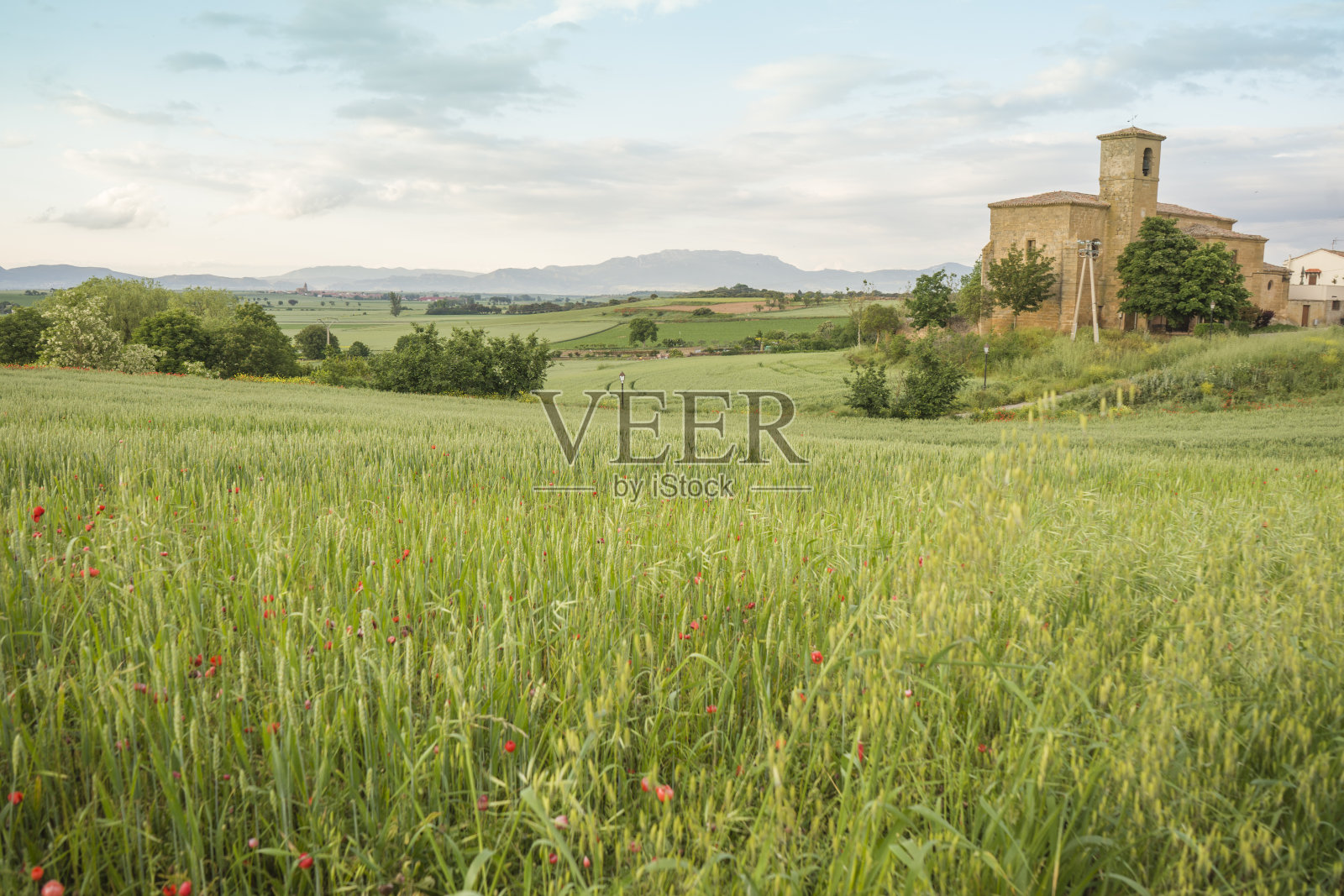 圣托尔夸托是西班牙里奥哈的一个小村庄照片摄影图片