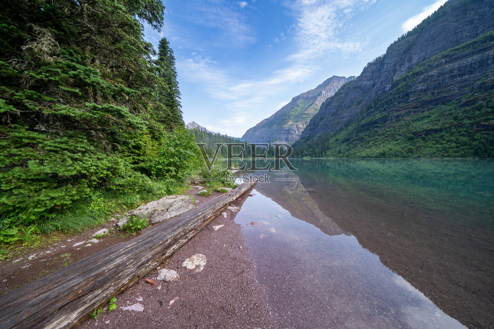 冰川国家公园雪崩湖平静的晨景照片摄影图片