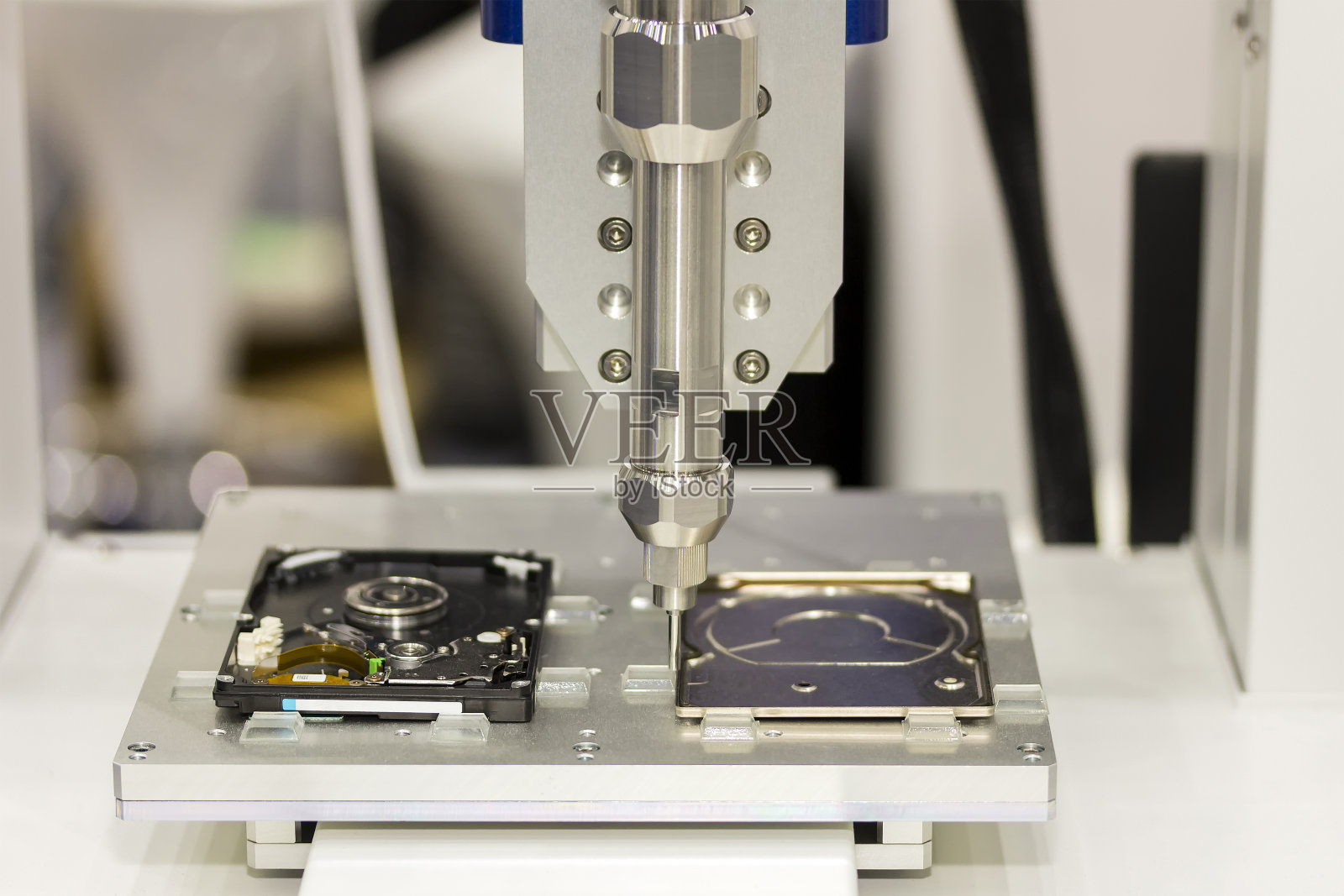 全自动点胶机(注胶)的喷咀装置和针头的精度和技术照片摄影图片