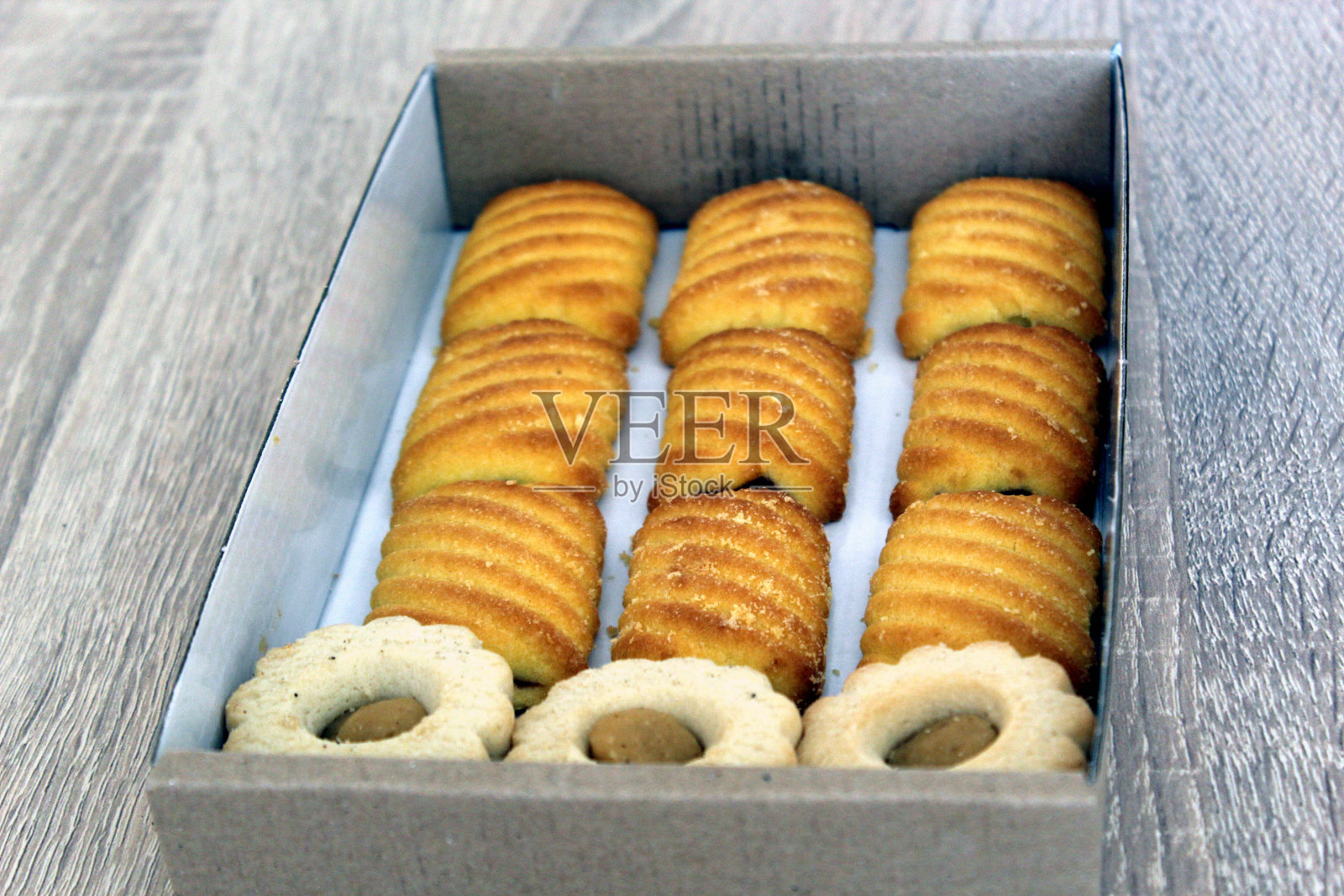 用杏酱做的伊斯勒或伊斯勒蛋糕照片摄影图片