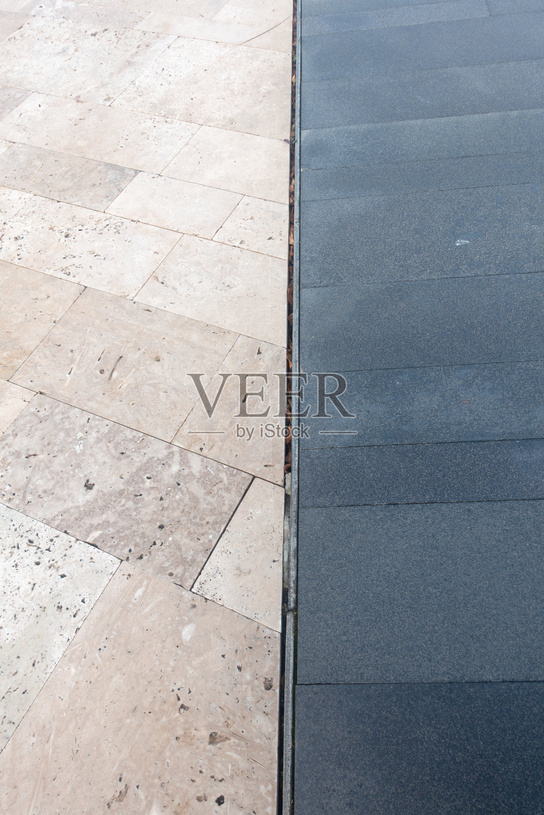 两个彩色瓷砖地板背景与花岗岩领带。照片摄影图片