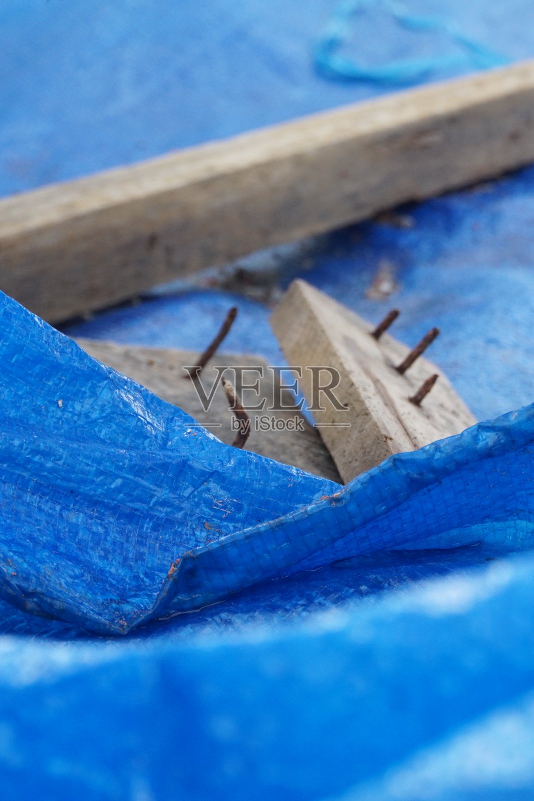 蓝色防水衣照片摄影图片