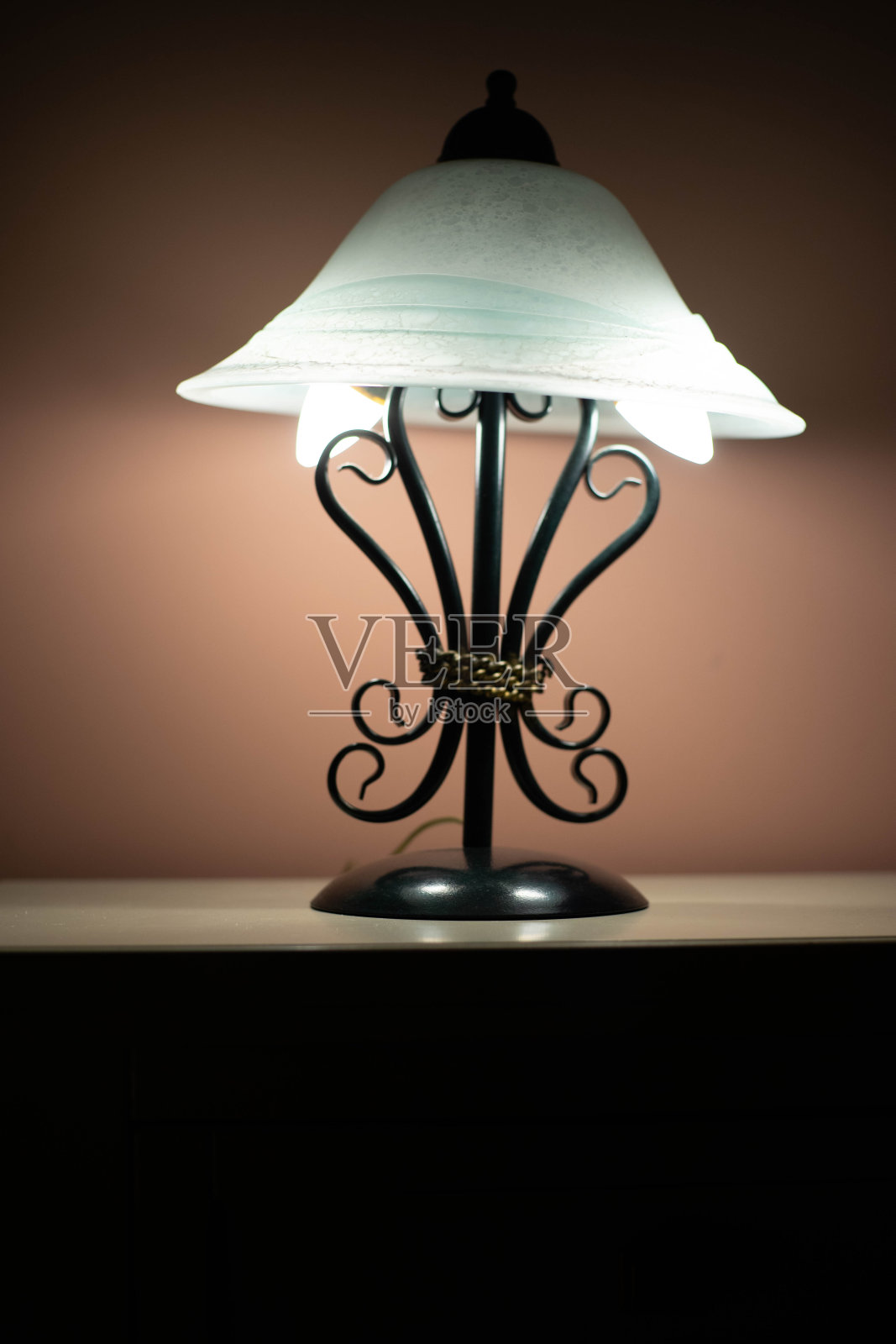 灯，钢和玻璃照片摄影图片