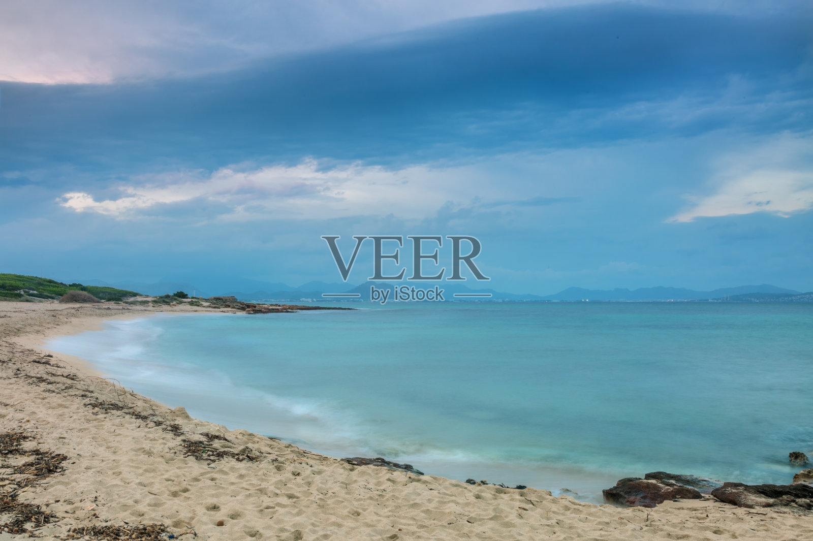 在夕阳下的皮卡福特海滩附近的海岸照片摄影图片