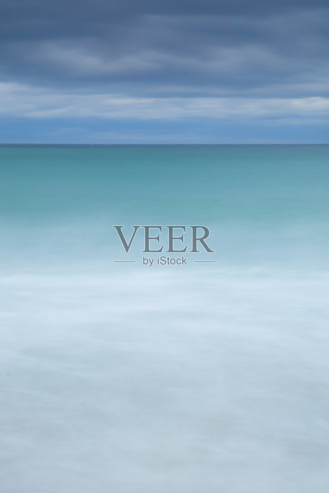 苏格兰西北海岸的海蓝海和白金沙照片摄影图片