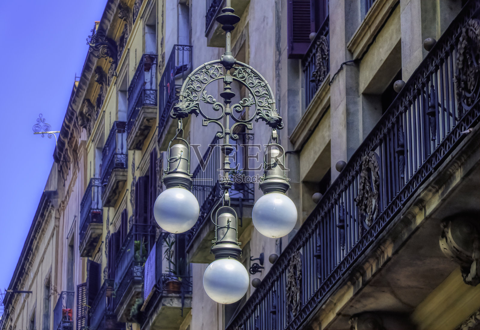 巴塞罗那的街灯。照片摄影图片