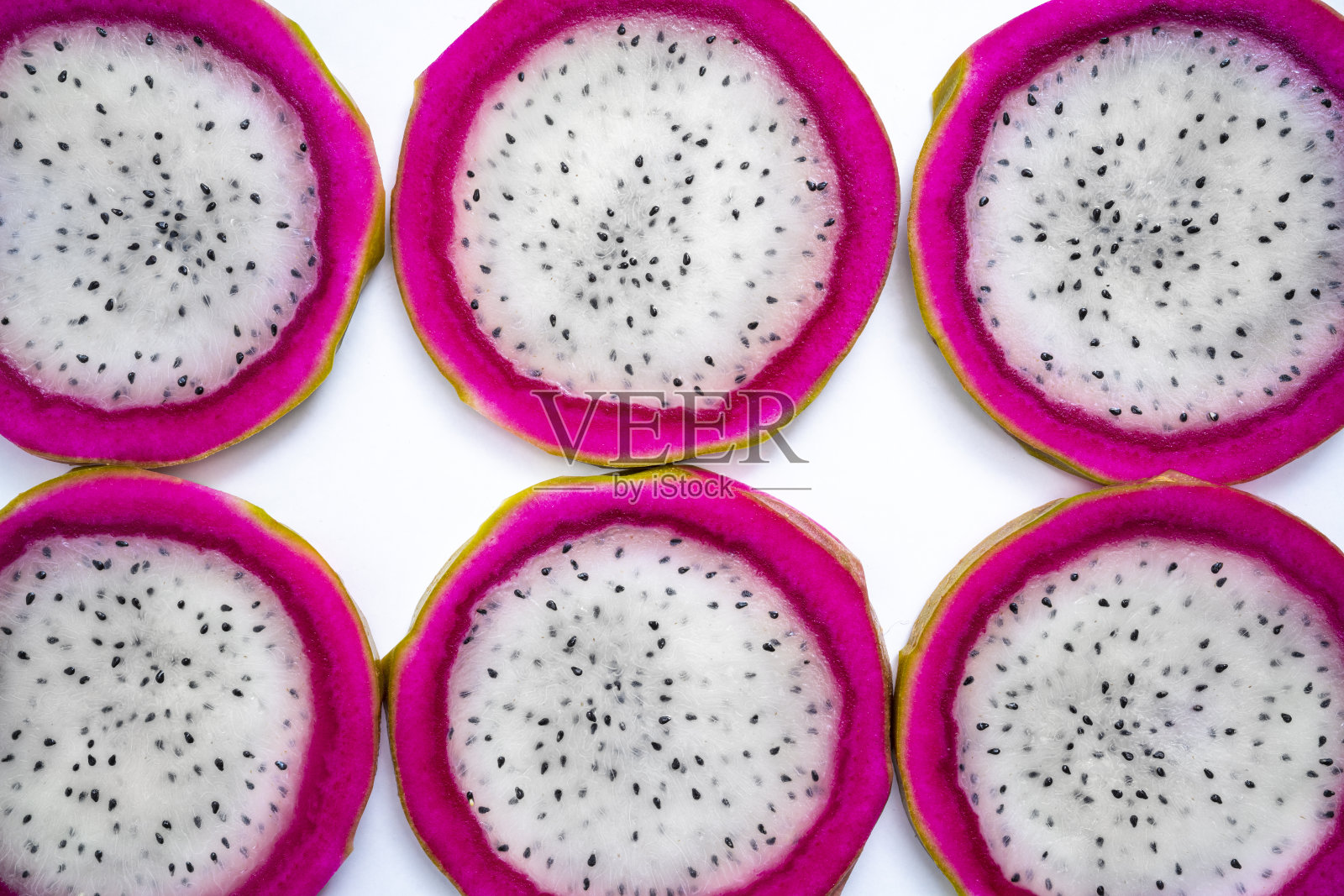 火龙果、火龙果或白色火龙果切片成一排照片摄影图片