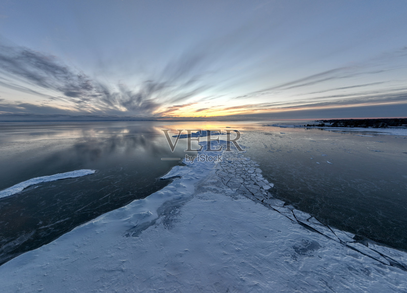加拿大休伦湖乔治亚湾的景色。照片摄影图片