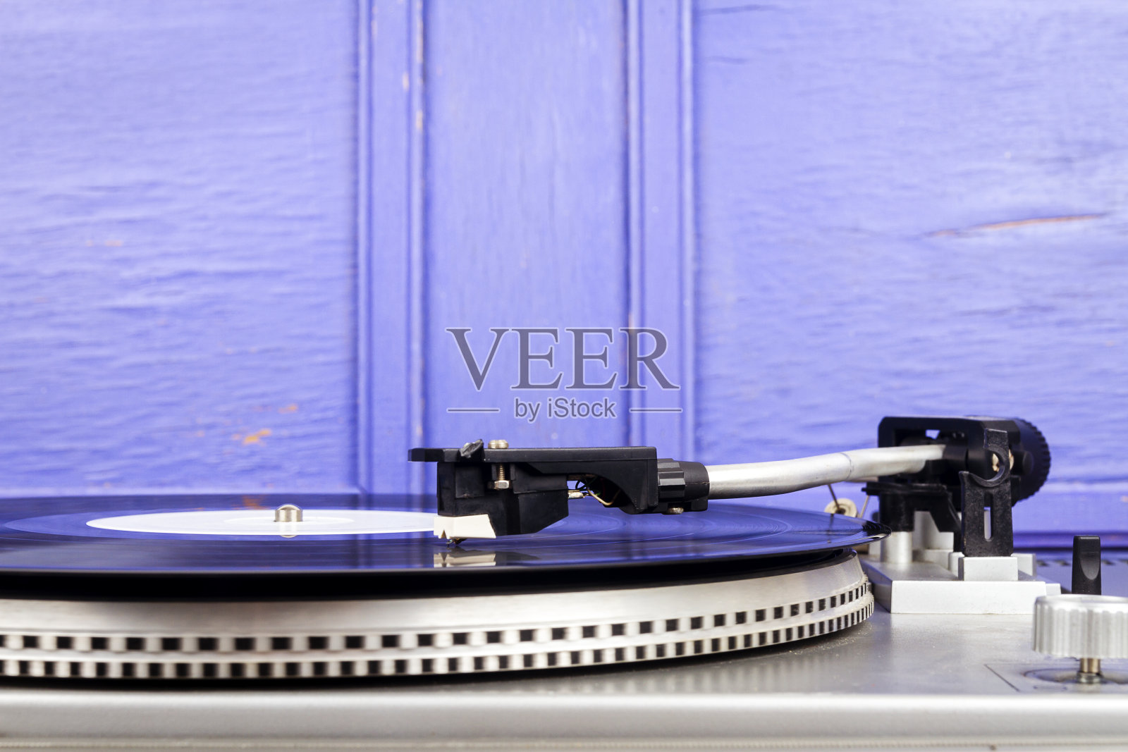 近距离的老式乙烯基唱机转盘照片摄影图片