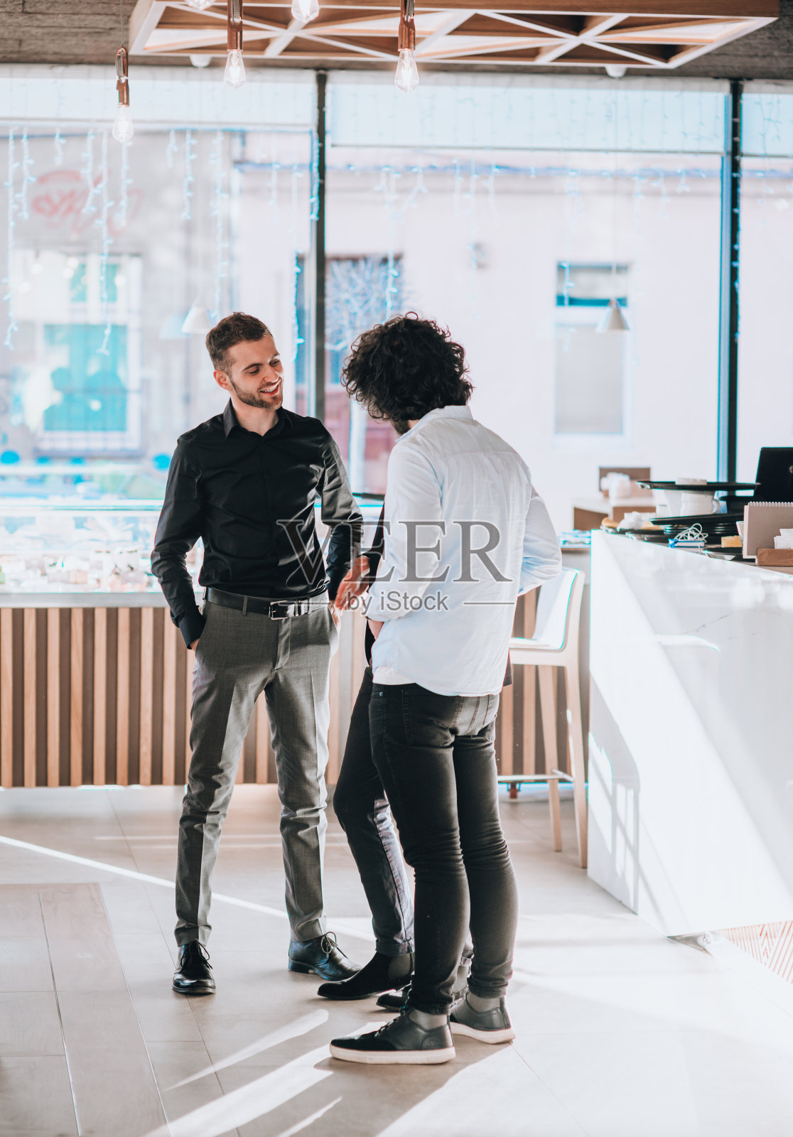 咖啡厅商务会议照片摄影图片