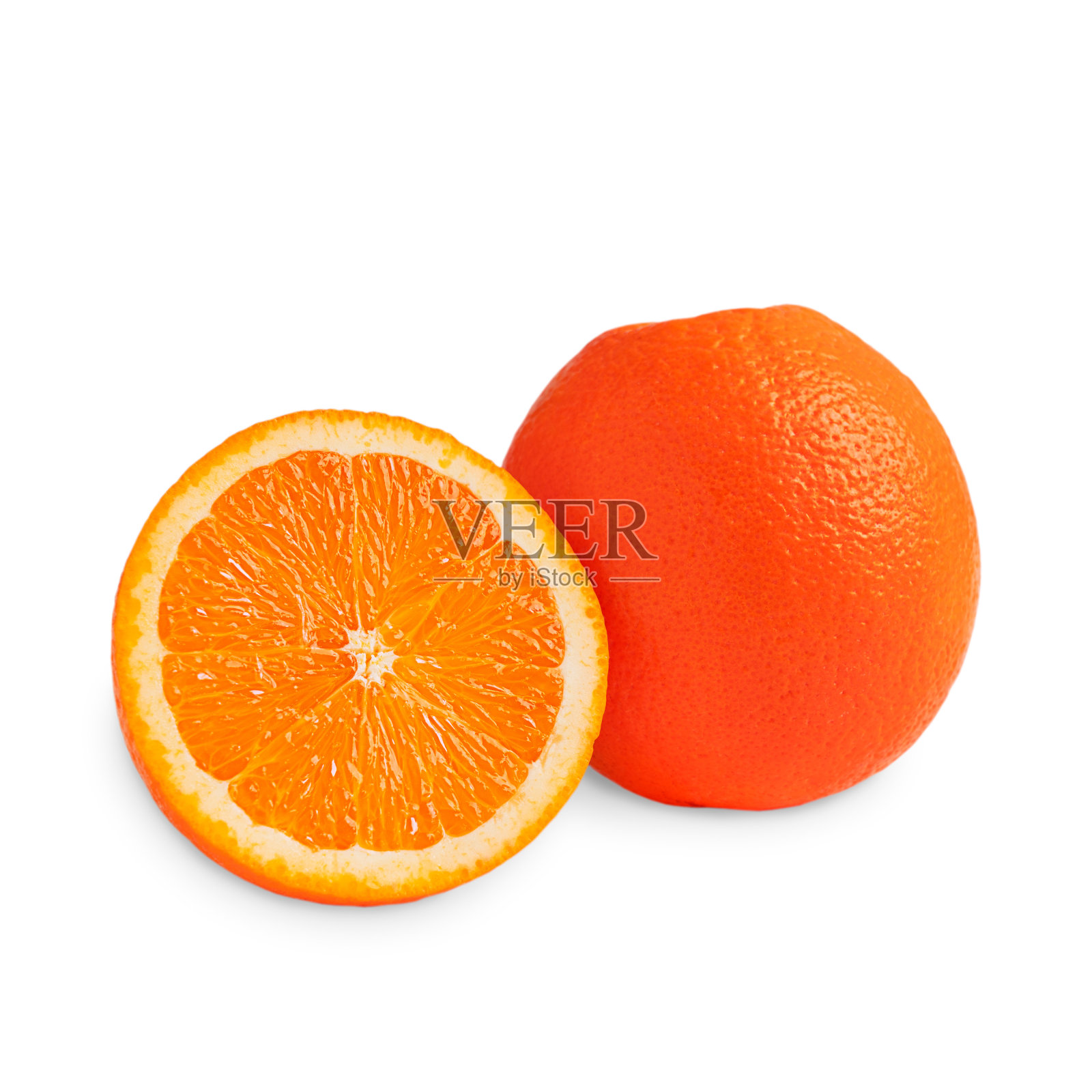 两个多汁的橙子对半切，整个孤立在白色的背景上照片摄影图片