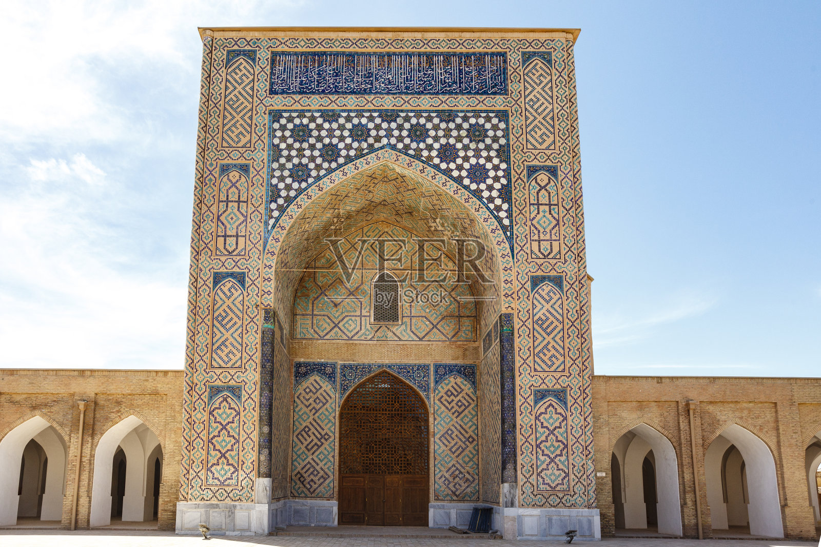 在Shahrisabz, Qashqadaryo，乌兹别克斯坦，中亚的Kok Gumbaz清真寺外照片摄影图片