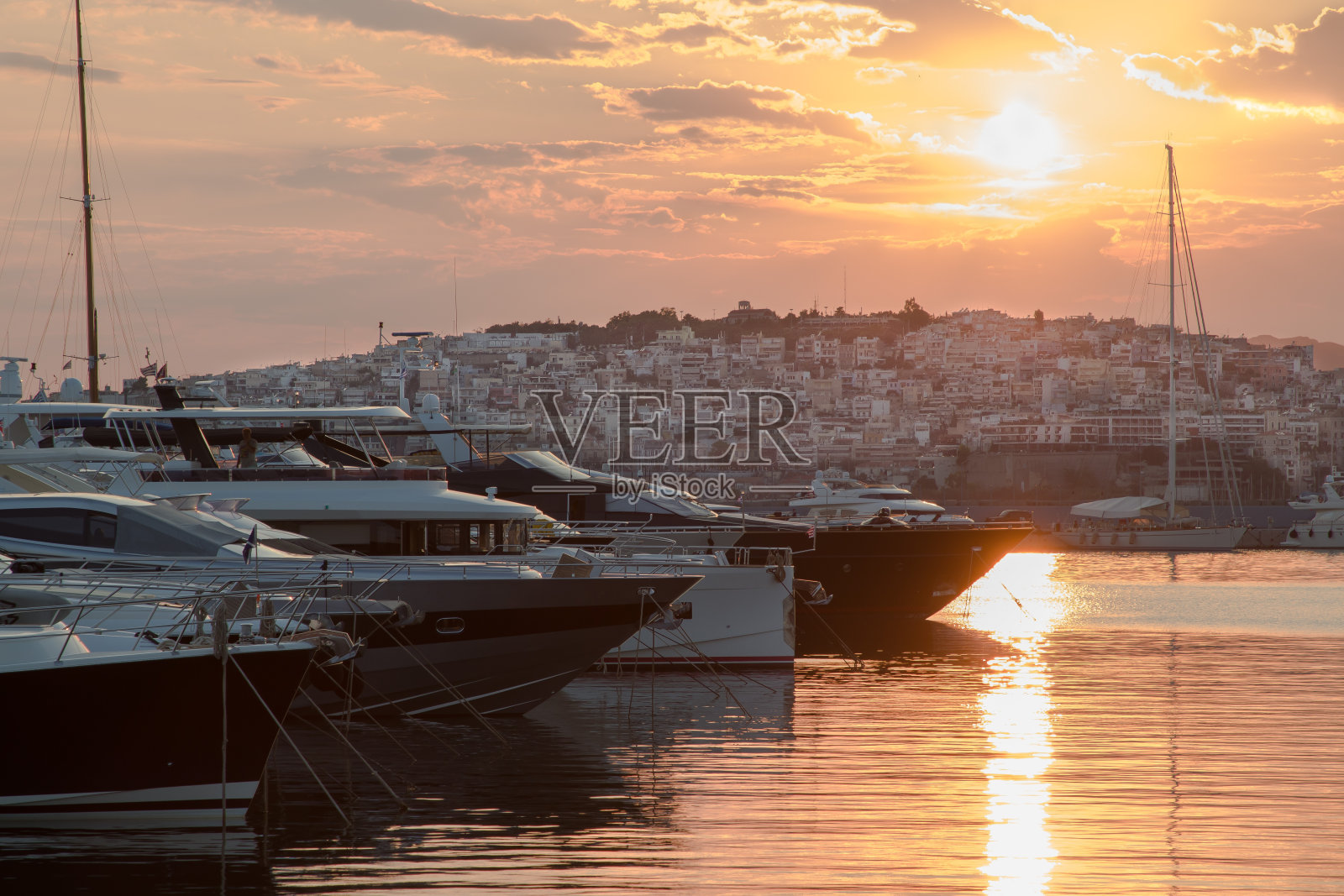 日落时的海滨城市海景照片摄影图片