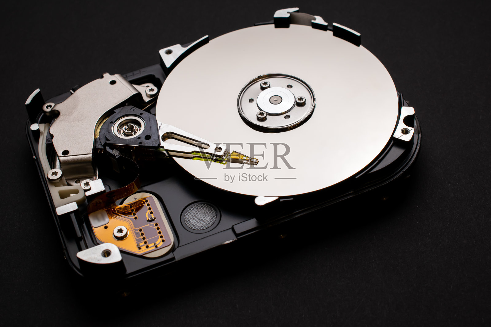 硬盘上的黑色背景照片摄影图片