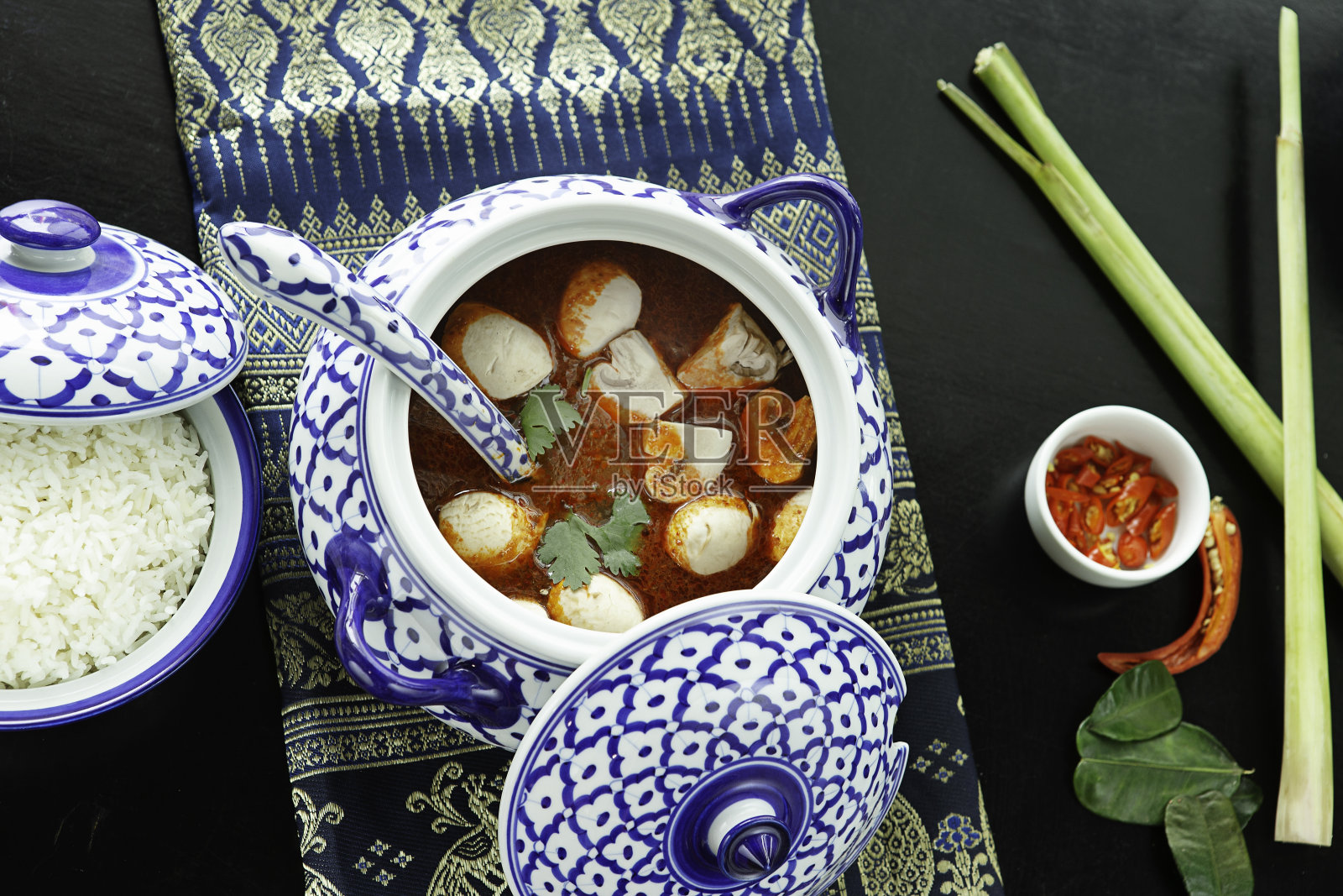 泰式蘑菇冬阴汤照片摄影图片