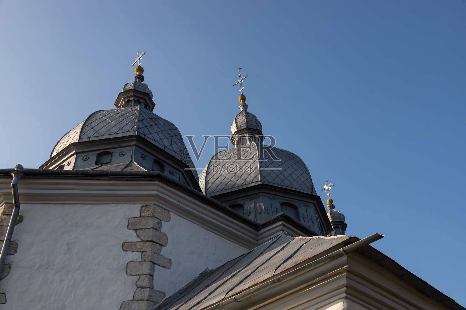 古老的石头教堂在乌克兰的Zbarazh在晴朗的秋日天气照片摄影图片