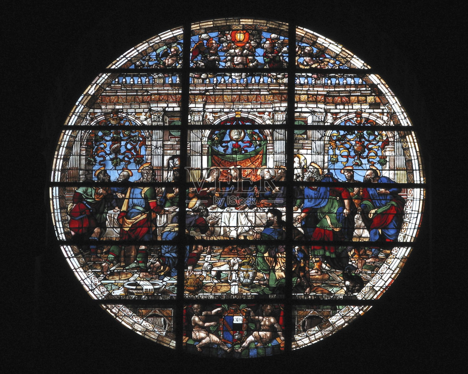 意大利锡耶纳大教堂的圆形彩色玻璃窗照片摄影图片