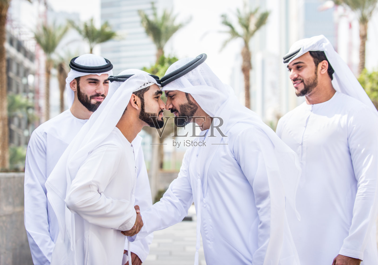 迪拜的一群商人照片摄影图片