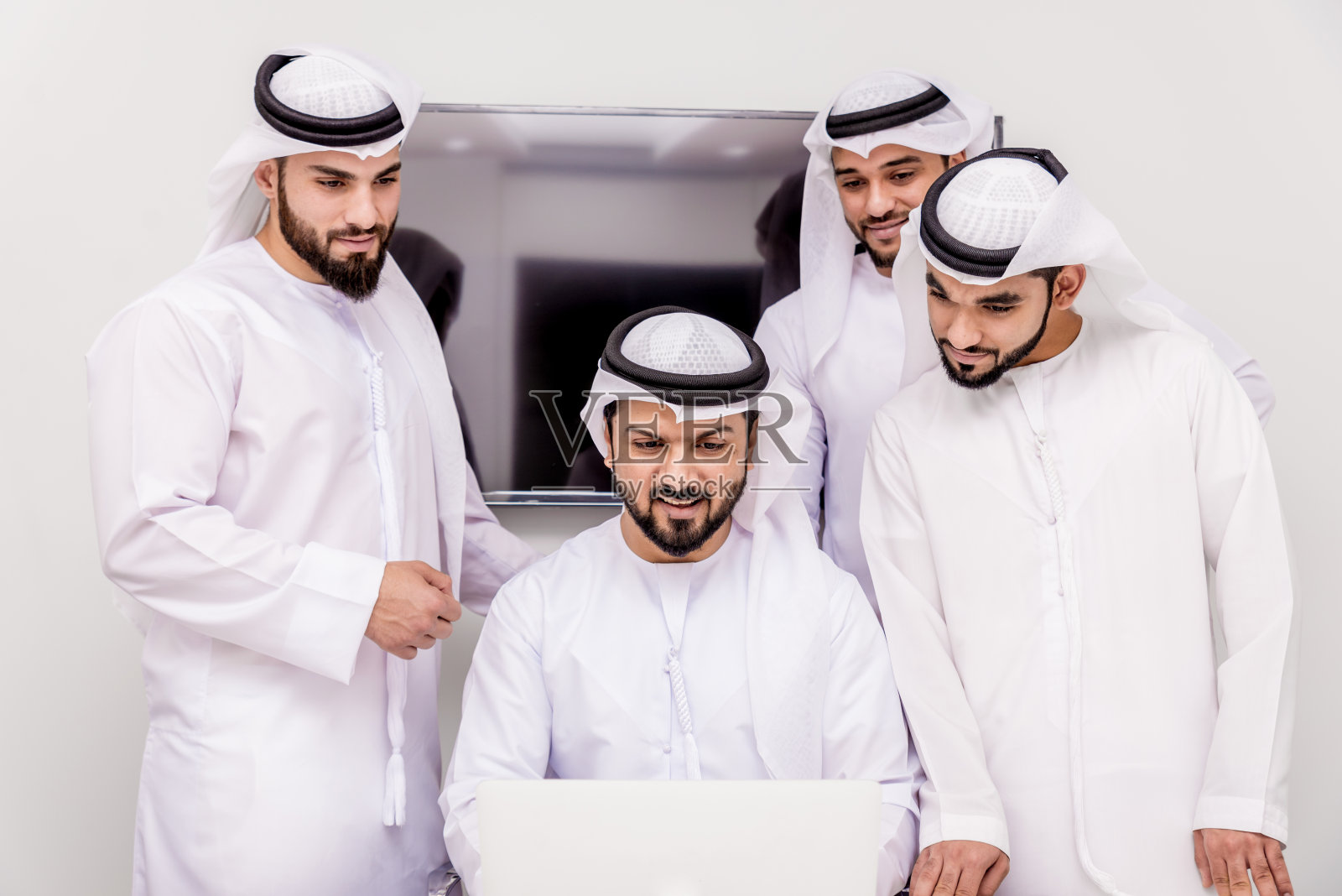 迪拜的一群商人照片摄影图片