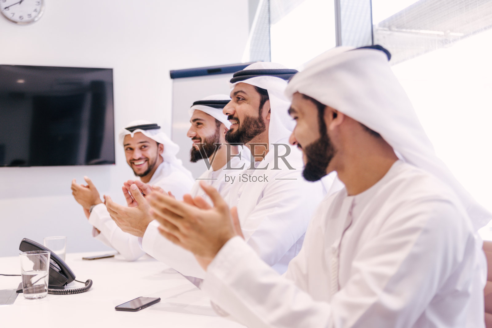 迪拜的一群商人照片摄影图片