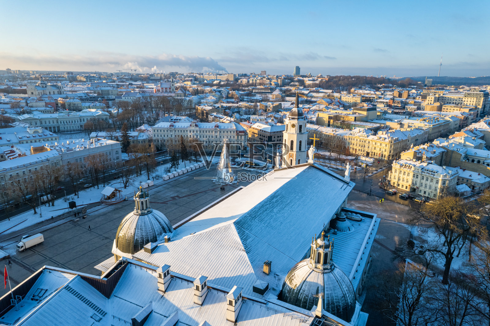 立陶宛，维尔纽斯雪城的全景照片摄影图片