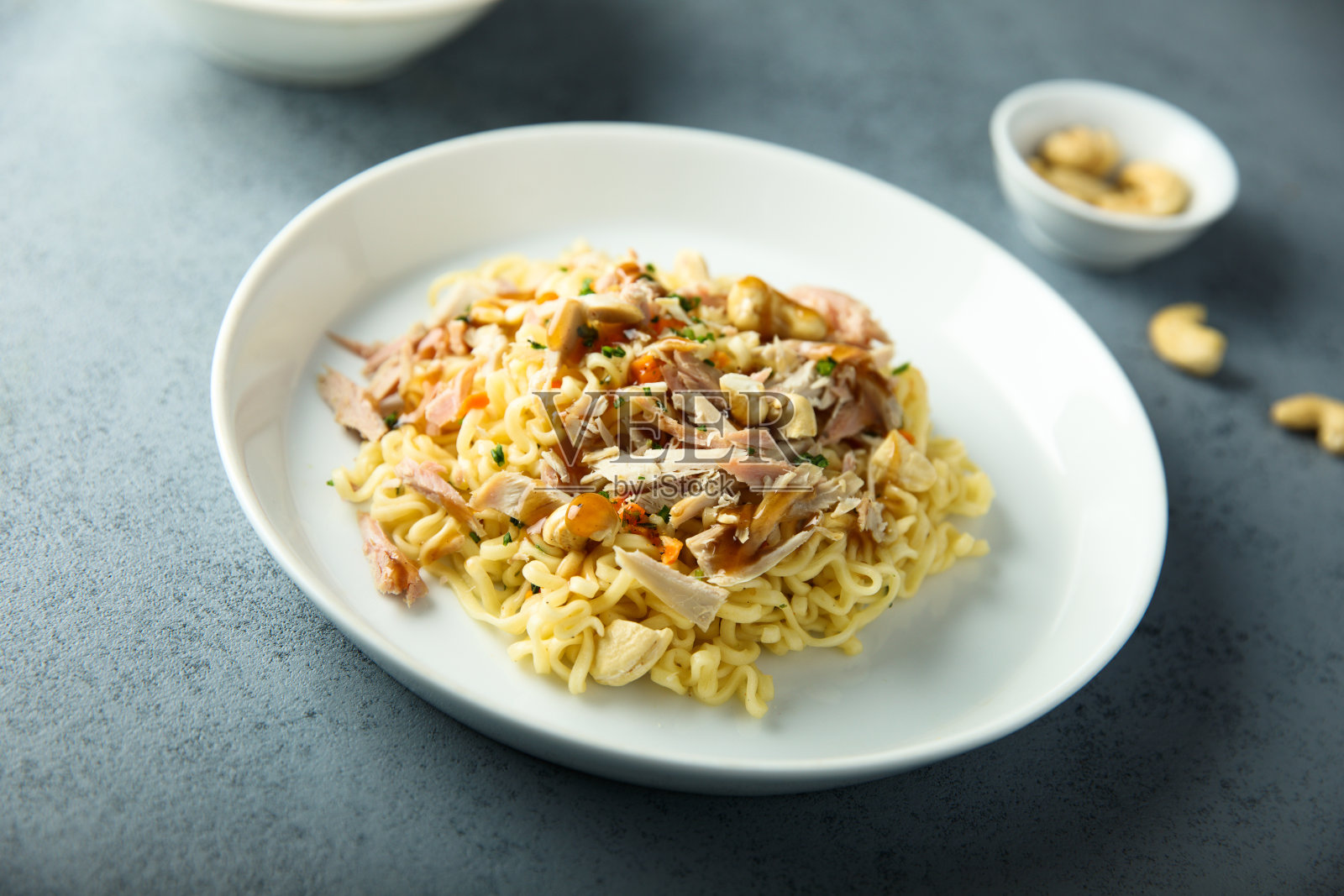 面条和鸭子照片摄影图片