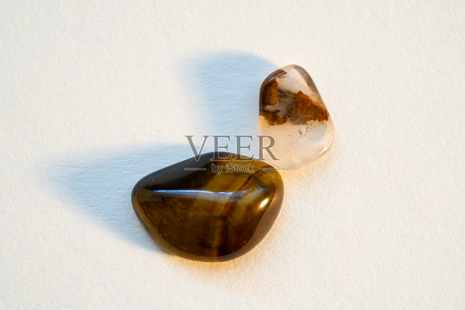 抛光宝石拍摄在工作室照明照片摄影图片