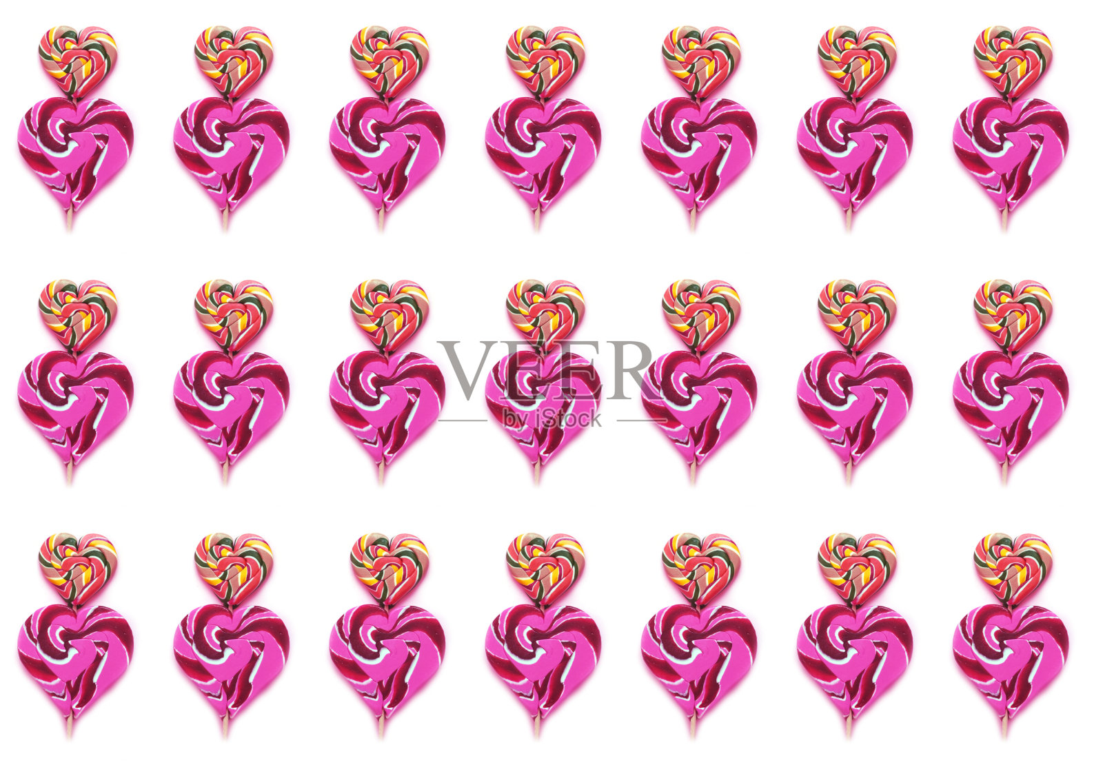 创造图案的彩色焦糖心在白色的背景。节日的背景。为3月8日或母亲节设计包装纸。照片摄影图片