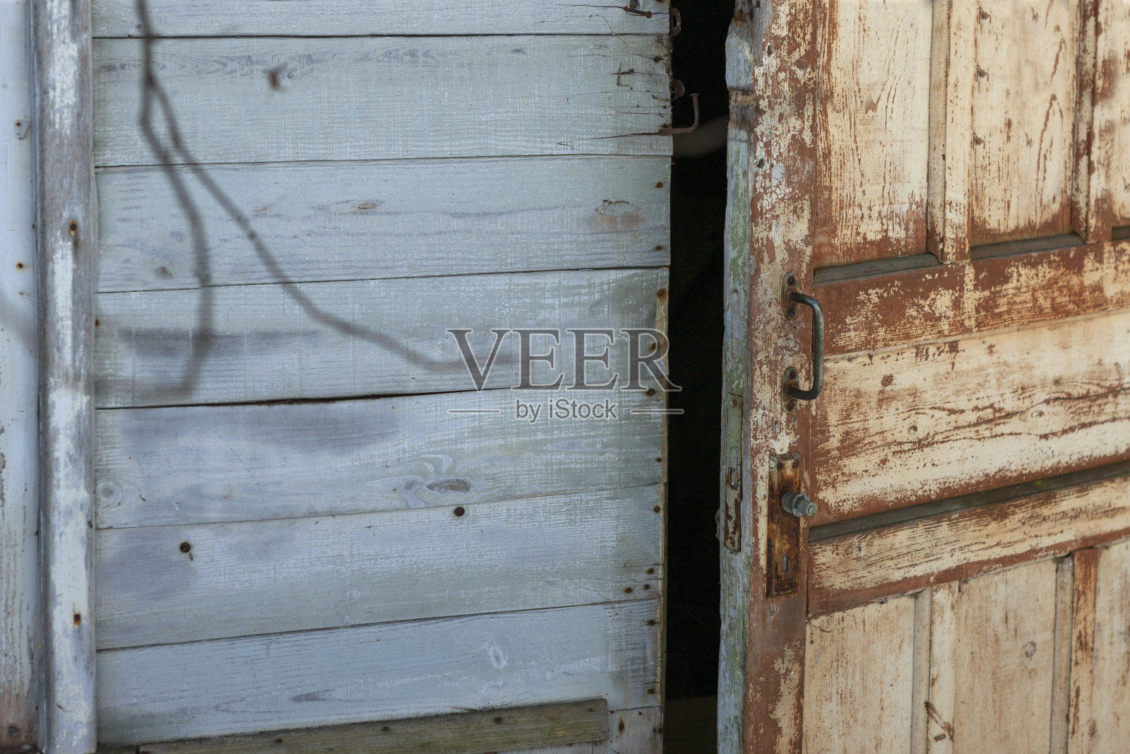 损坏扇不加锁的门照片摄影图片