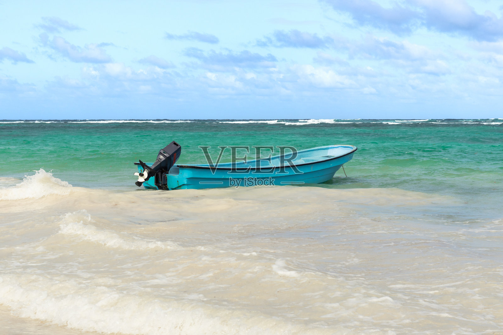 40、海中无人独船，海中无渔船。照片摄影图片