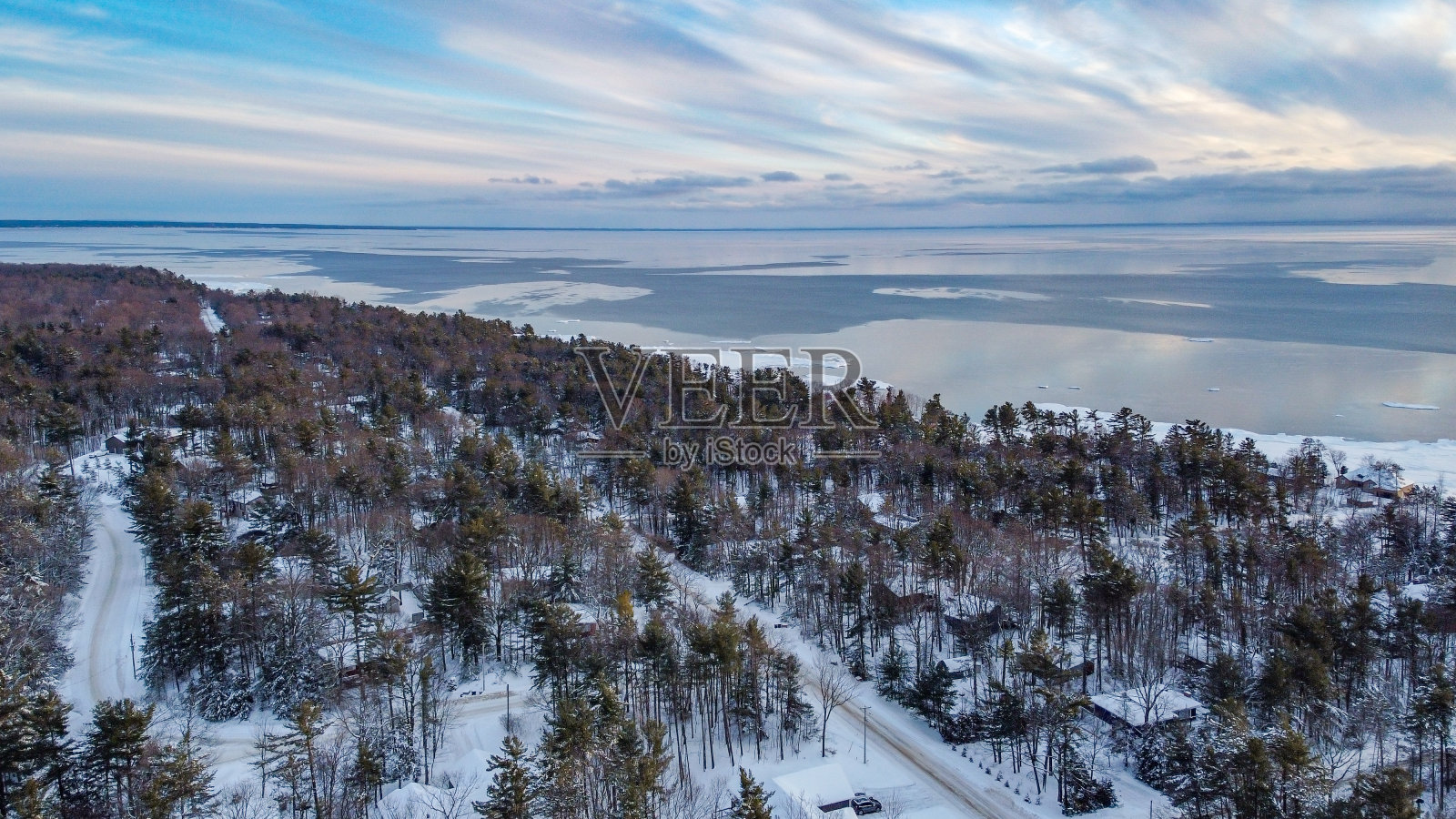 冬天靠近加拿大安大略省Tiny的格鲁吉亚湾照片摄影图片