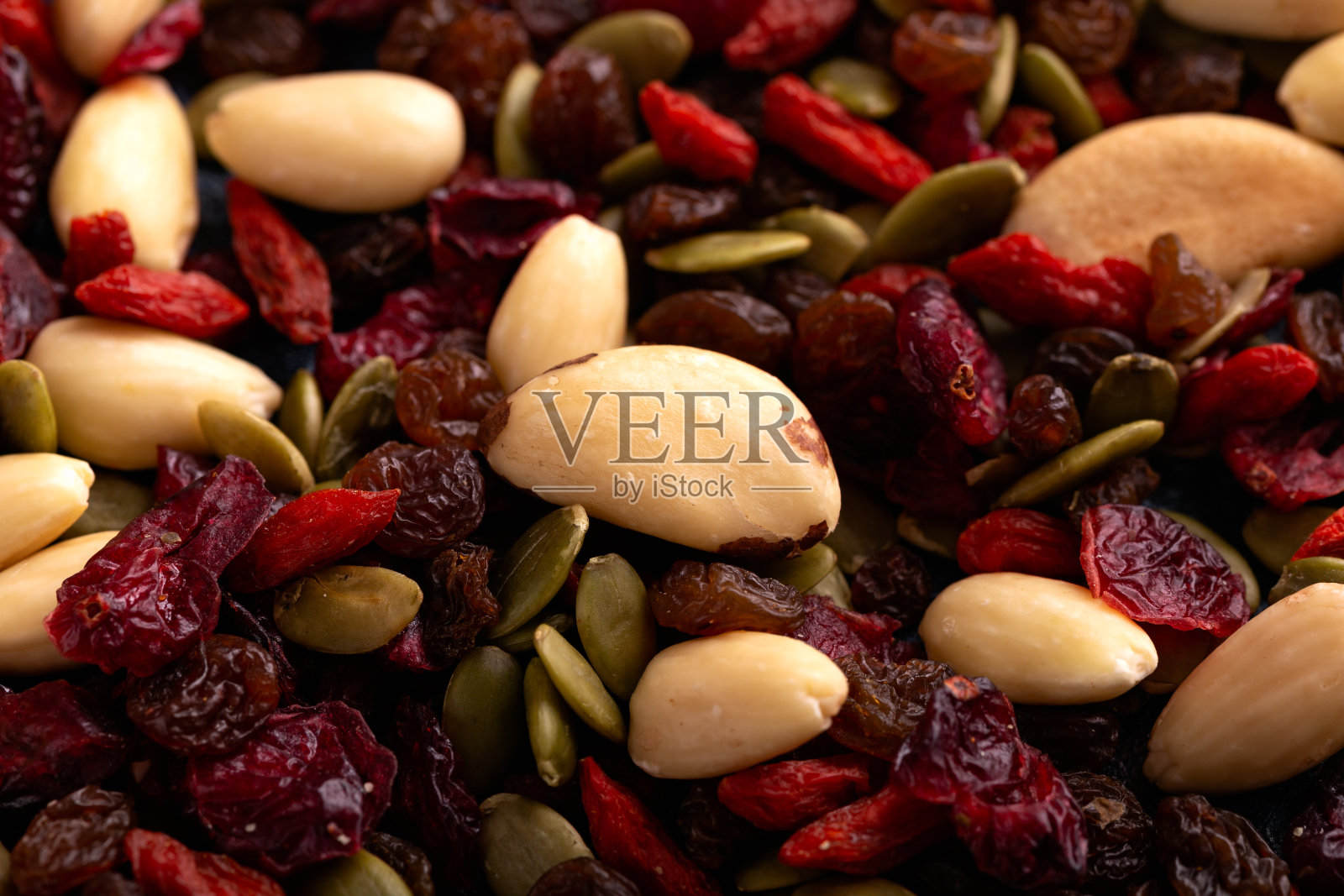 由坚果和干果制成的健康什锦小吃照片摄影图片