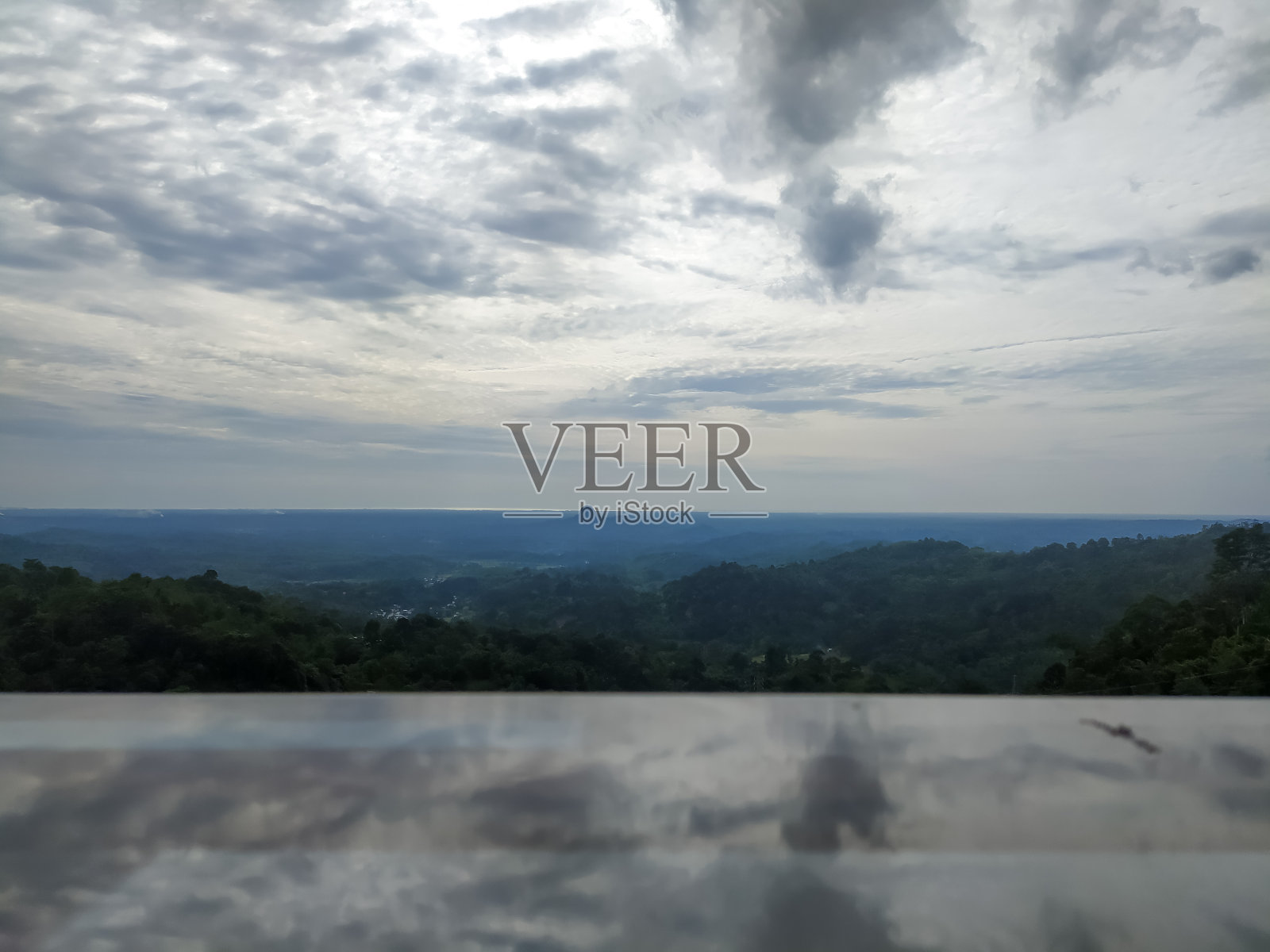 傍晚山上的景色照片摄影图片