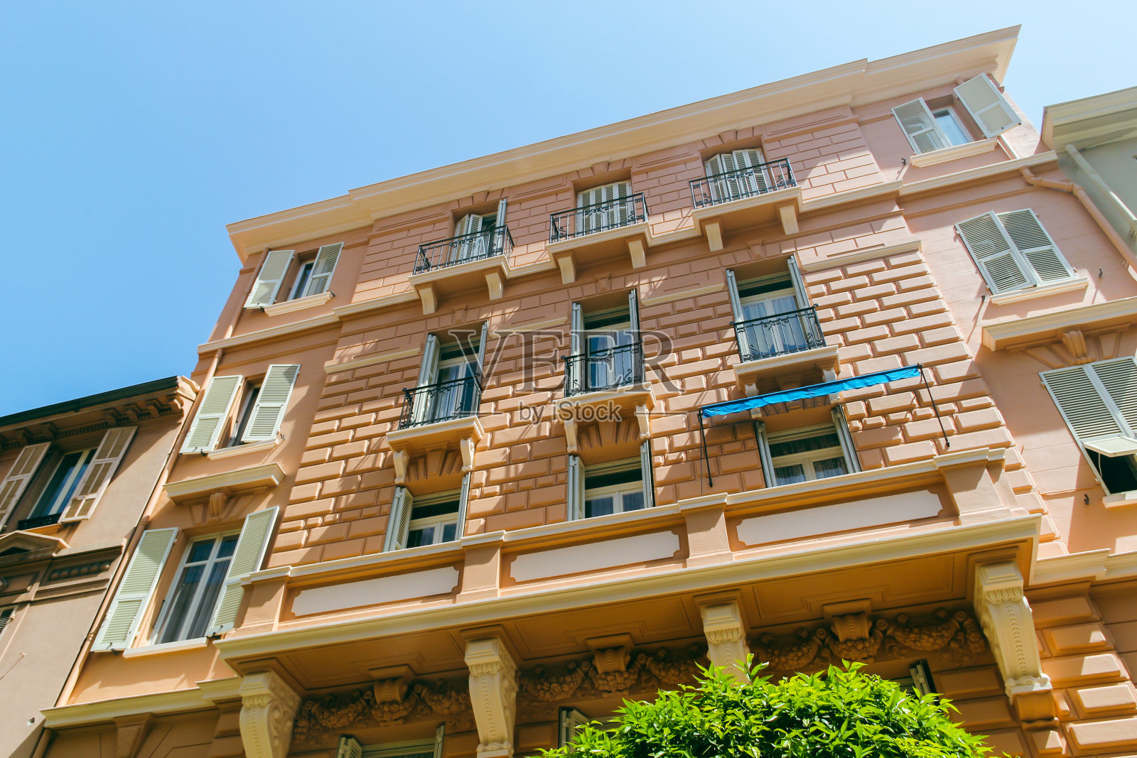 传统而优雅的粉红色建筑立面照片摄影图片