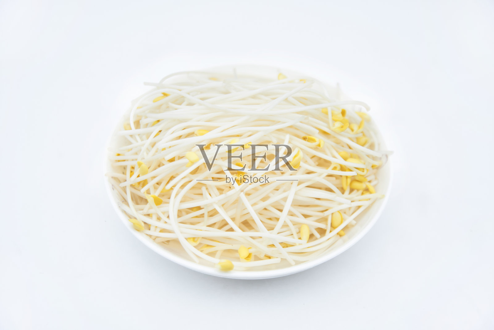 白色背景上的豆芽照片摄影图片