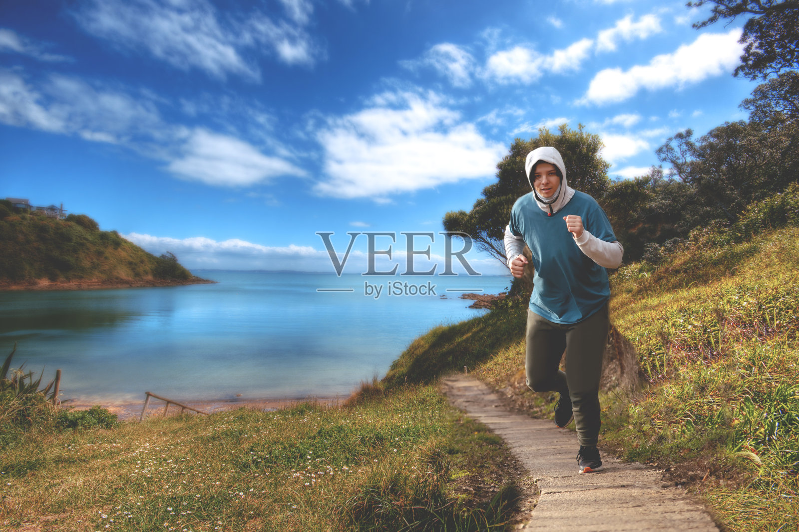 在海边慢跑照片摄影图片