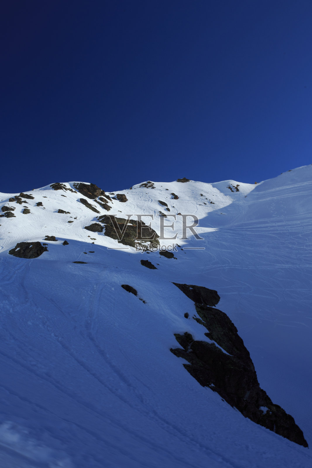 山景在冬雪中照片摄影图片