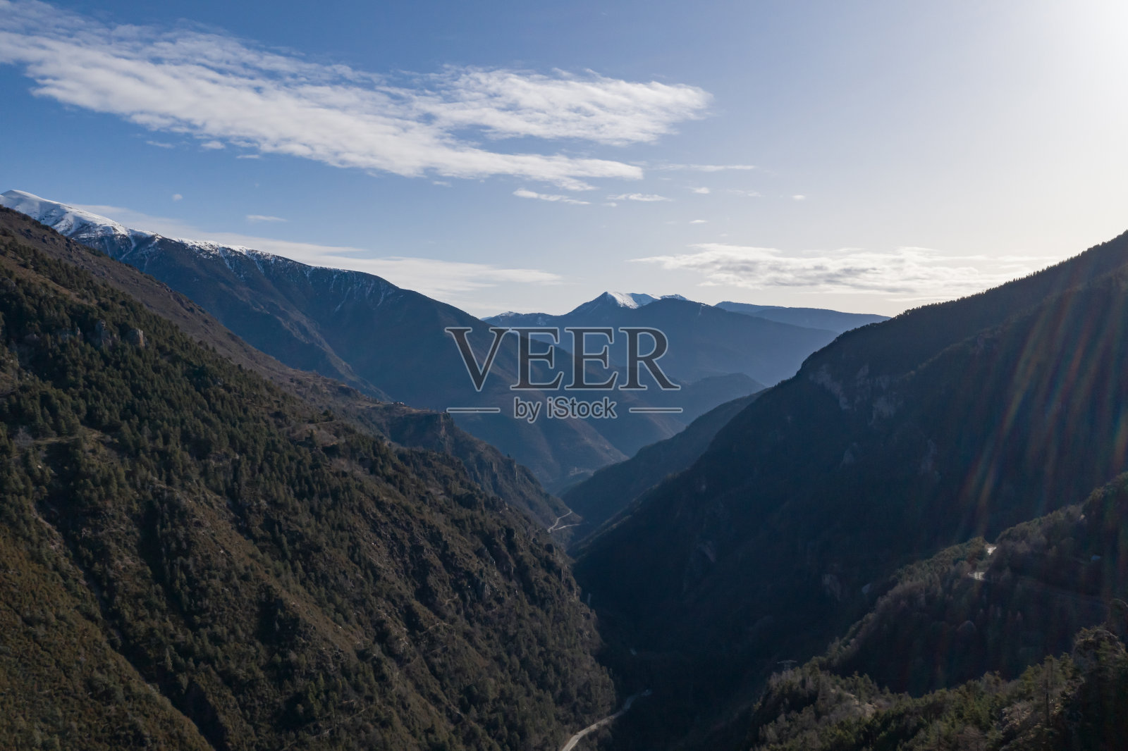 法国南部山区的日出照片摄影图片