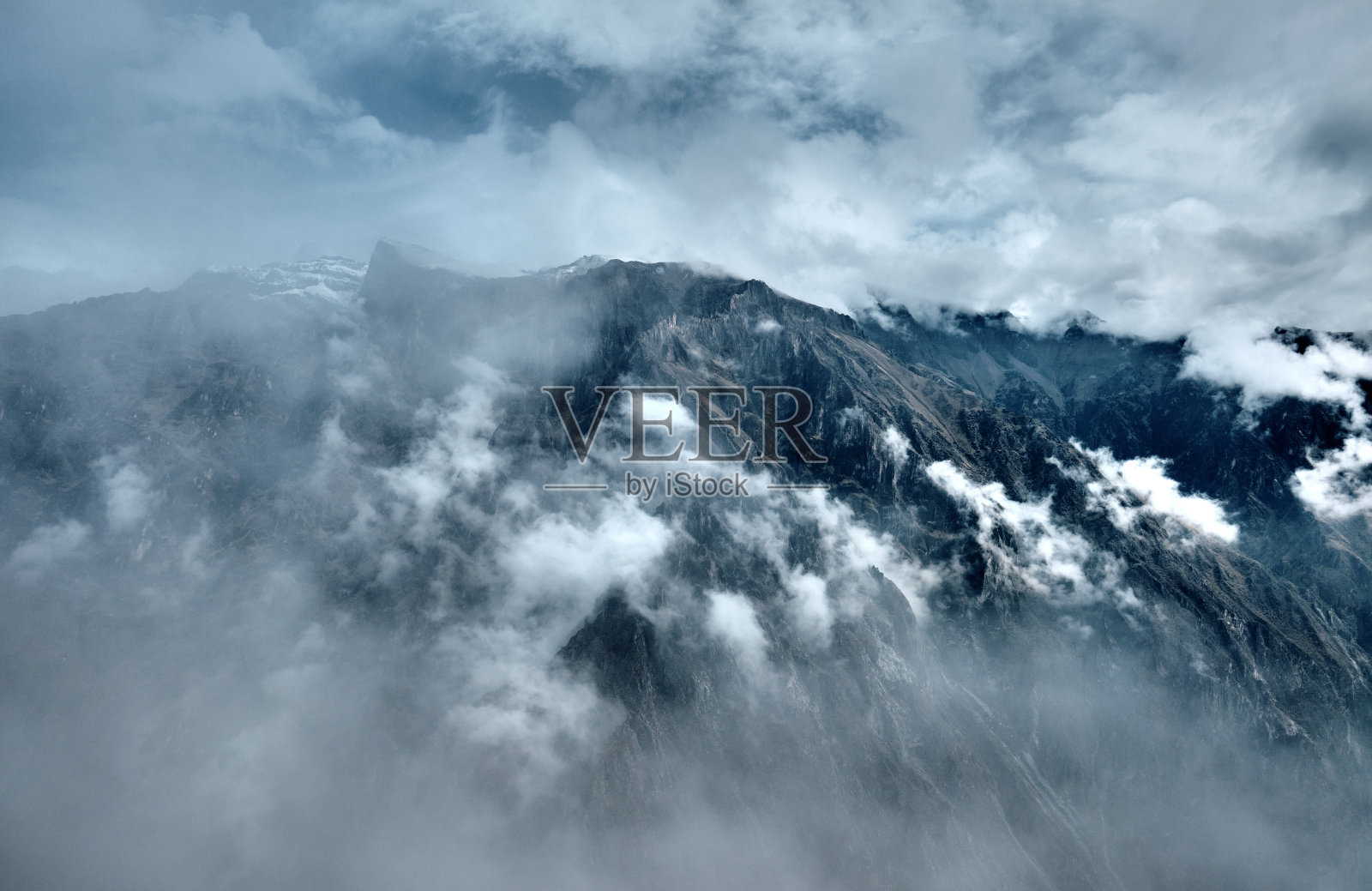 秘鲁安第斯山脉。照片摄影图片