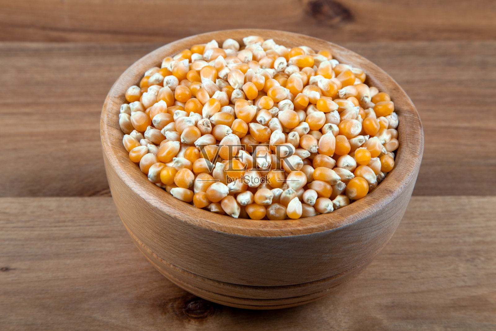 木碗中的干燥玉米种子照片摄影图片